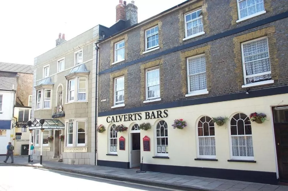 Property building in Calverts Hotel - Newport, Isle of Wight - RETURN CAR FERRY FROM 89 POUNDS