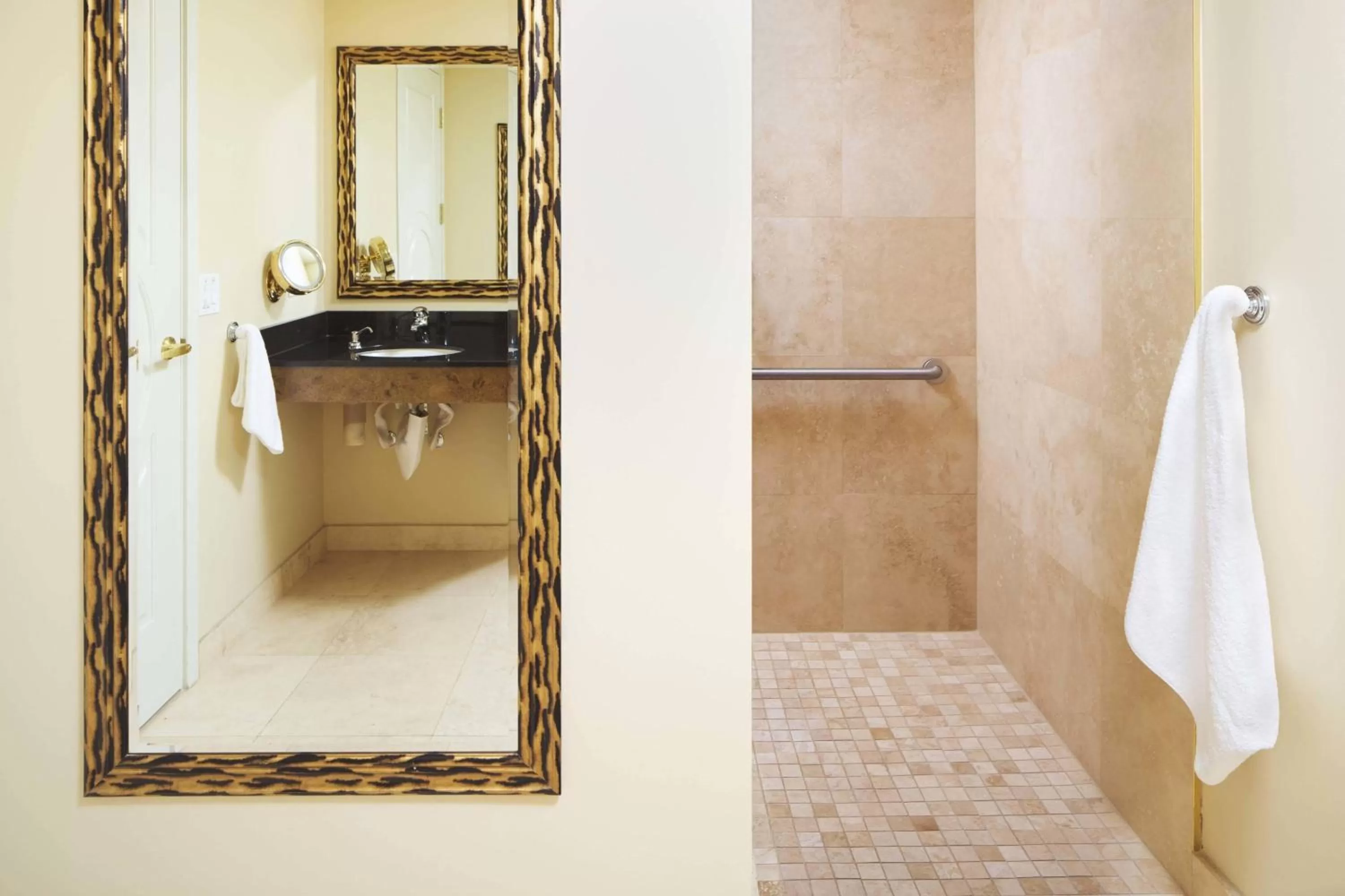 Bathroom in The Davenport Tower, Autograph Collection