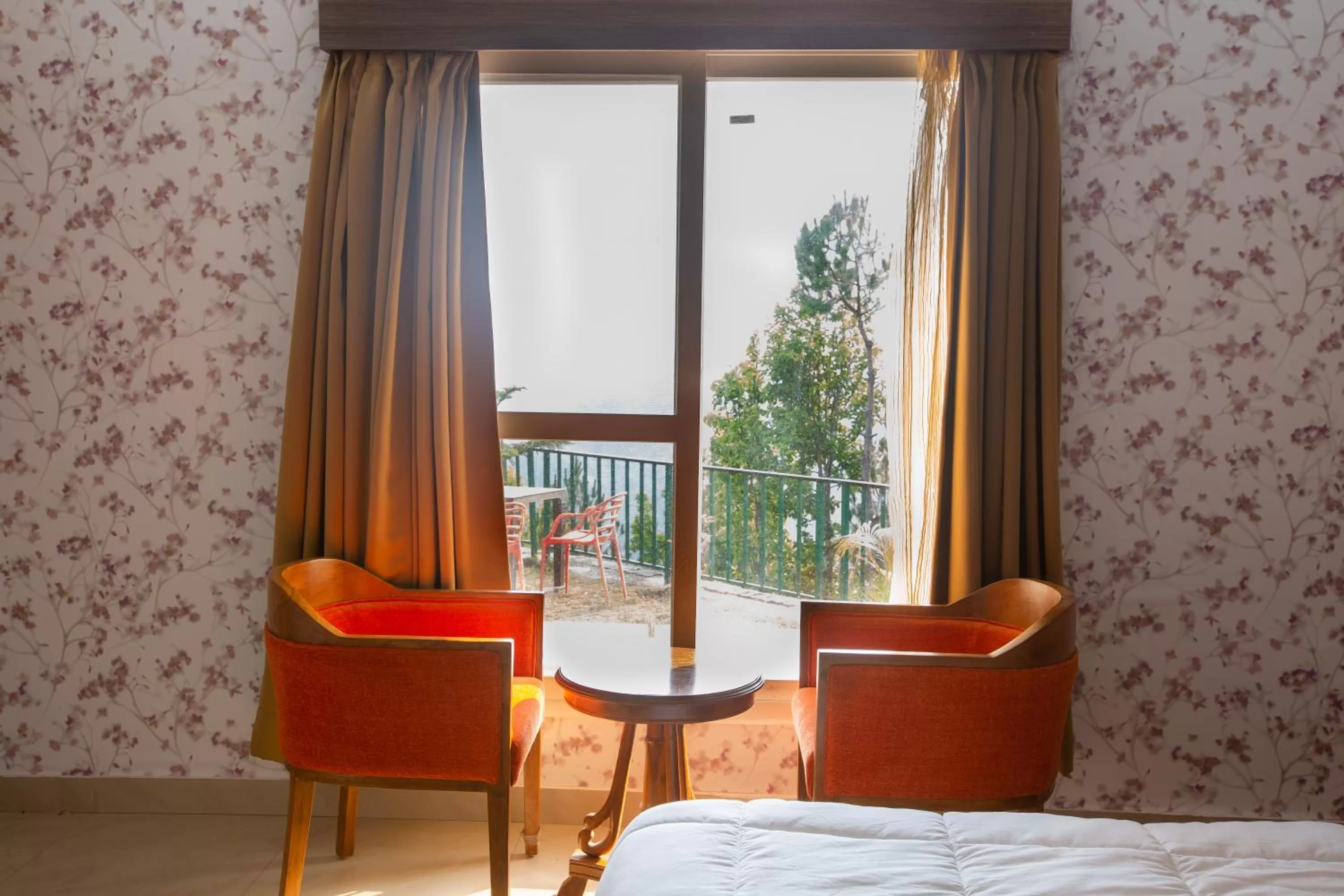 Seating area, Bed in Blue Pine Orchards