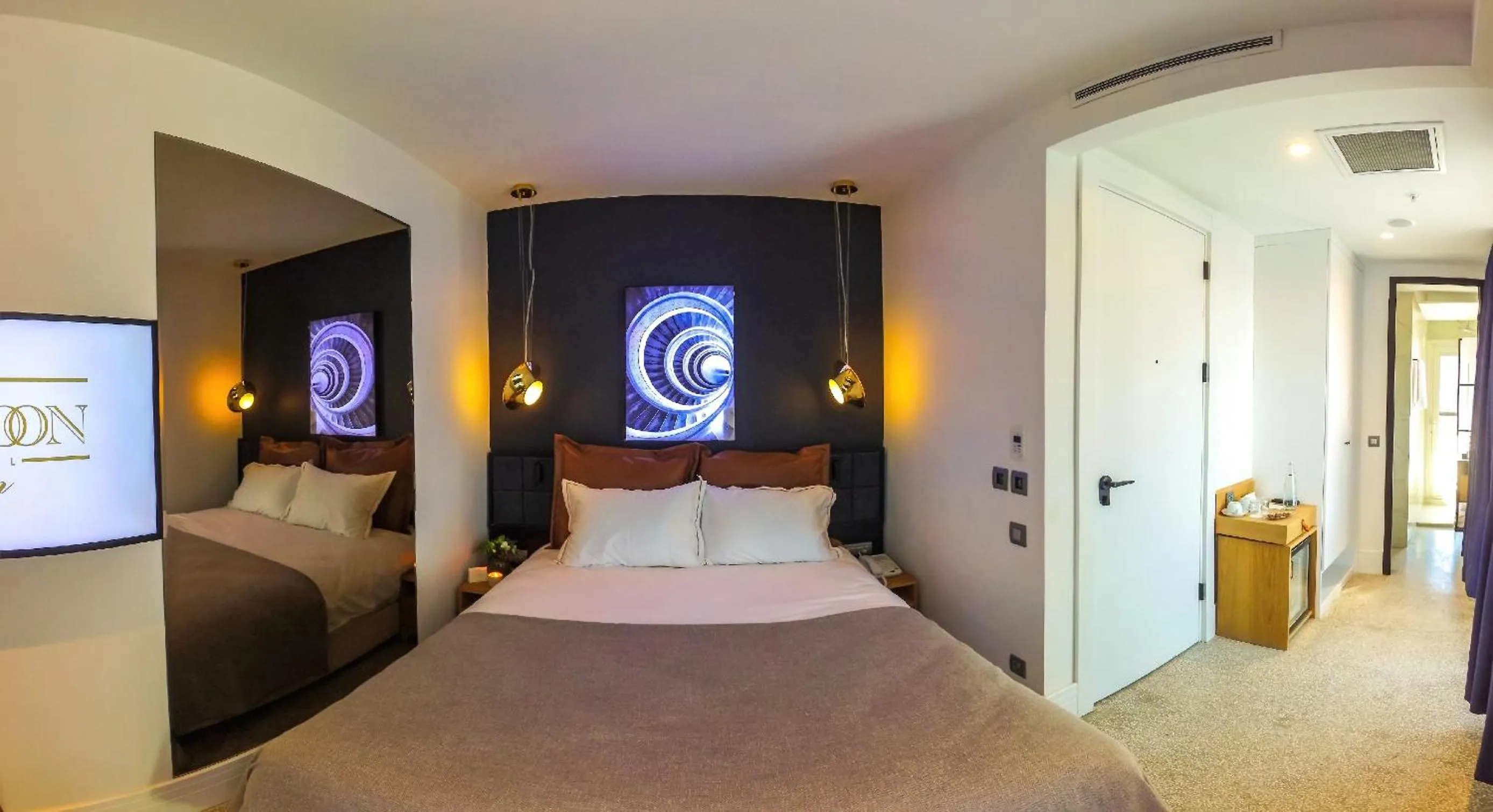 Bed in Maroon Tomtom