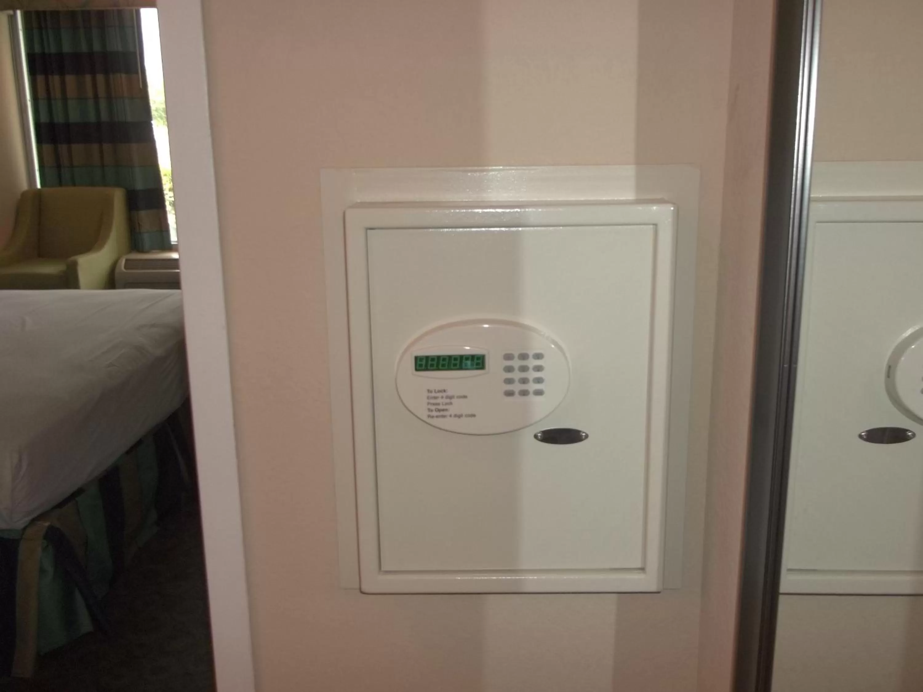 Decorative detail, Bathroom in Days Inn by Wyndham Fort Lauderdale Airport Cruise Port