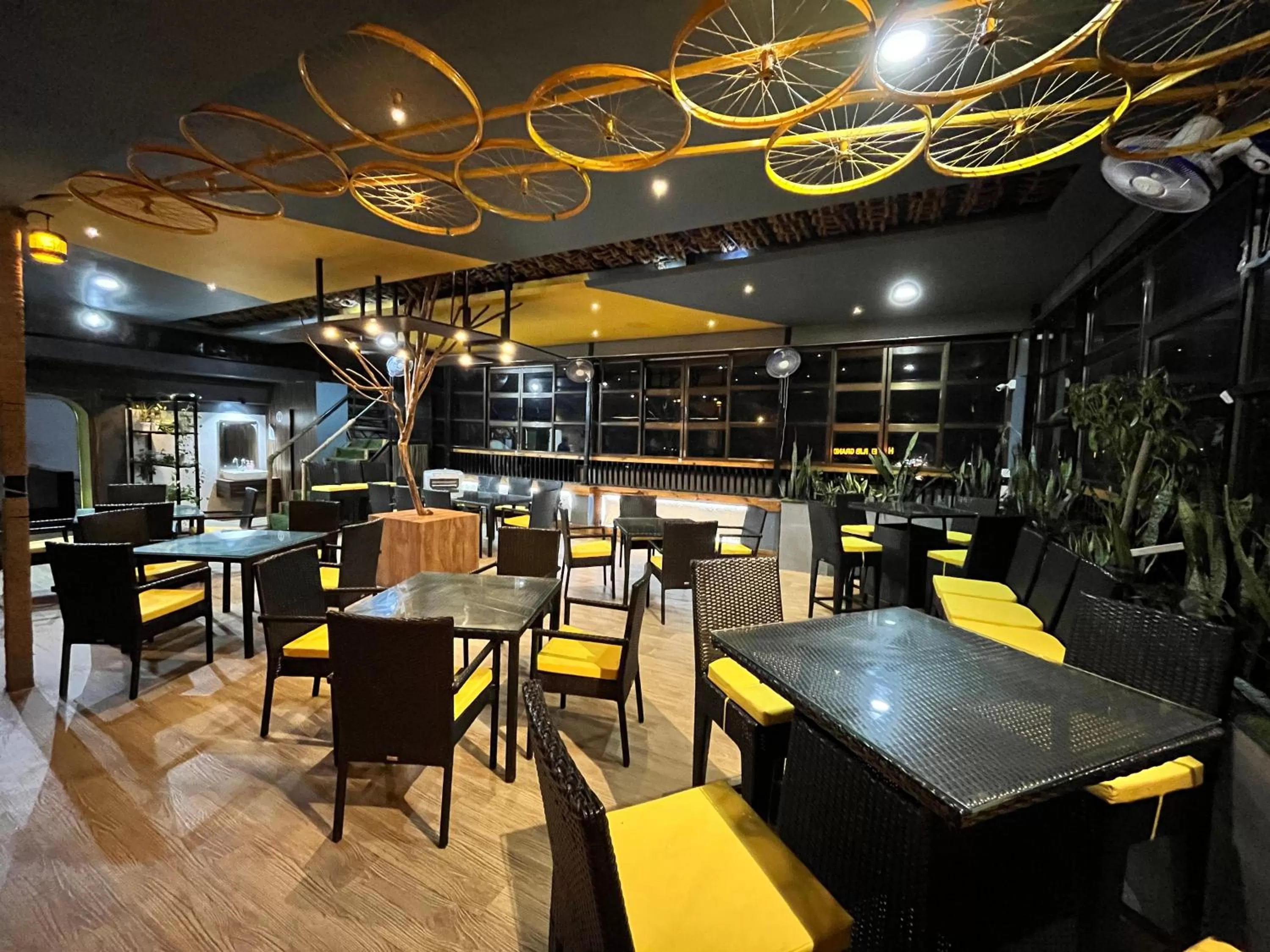 Restaurant/places to eat in RJB Grand