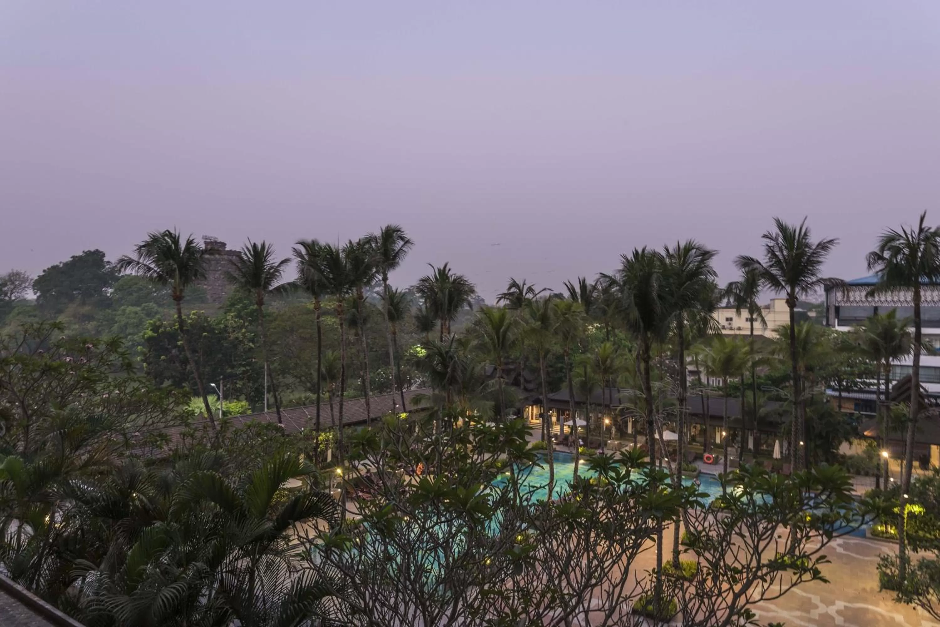 Garden in Chatrium Hotel Royal Lake Yangon