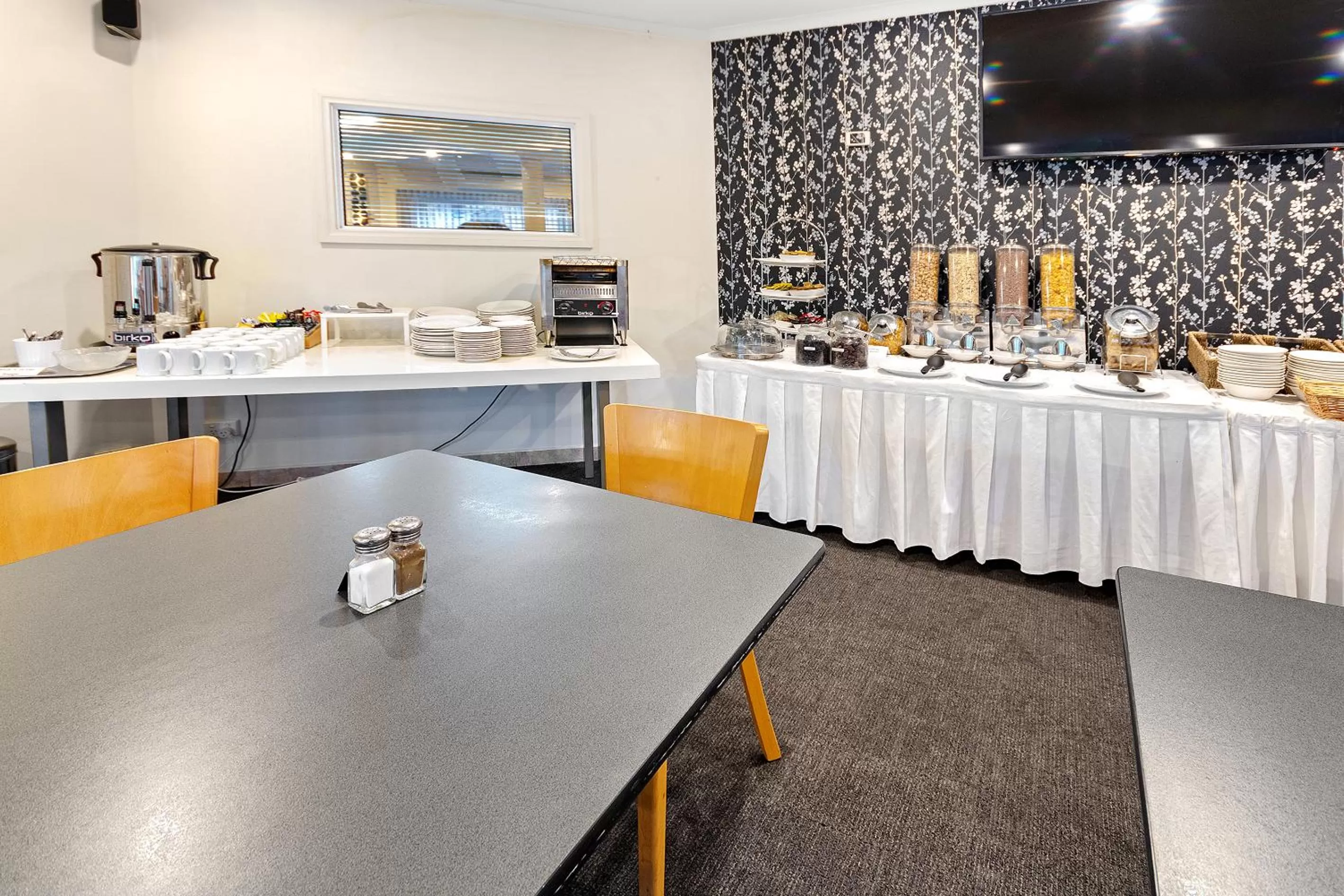 Breakfast in Quality Resort Sorrento Beach