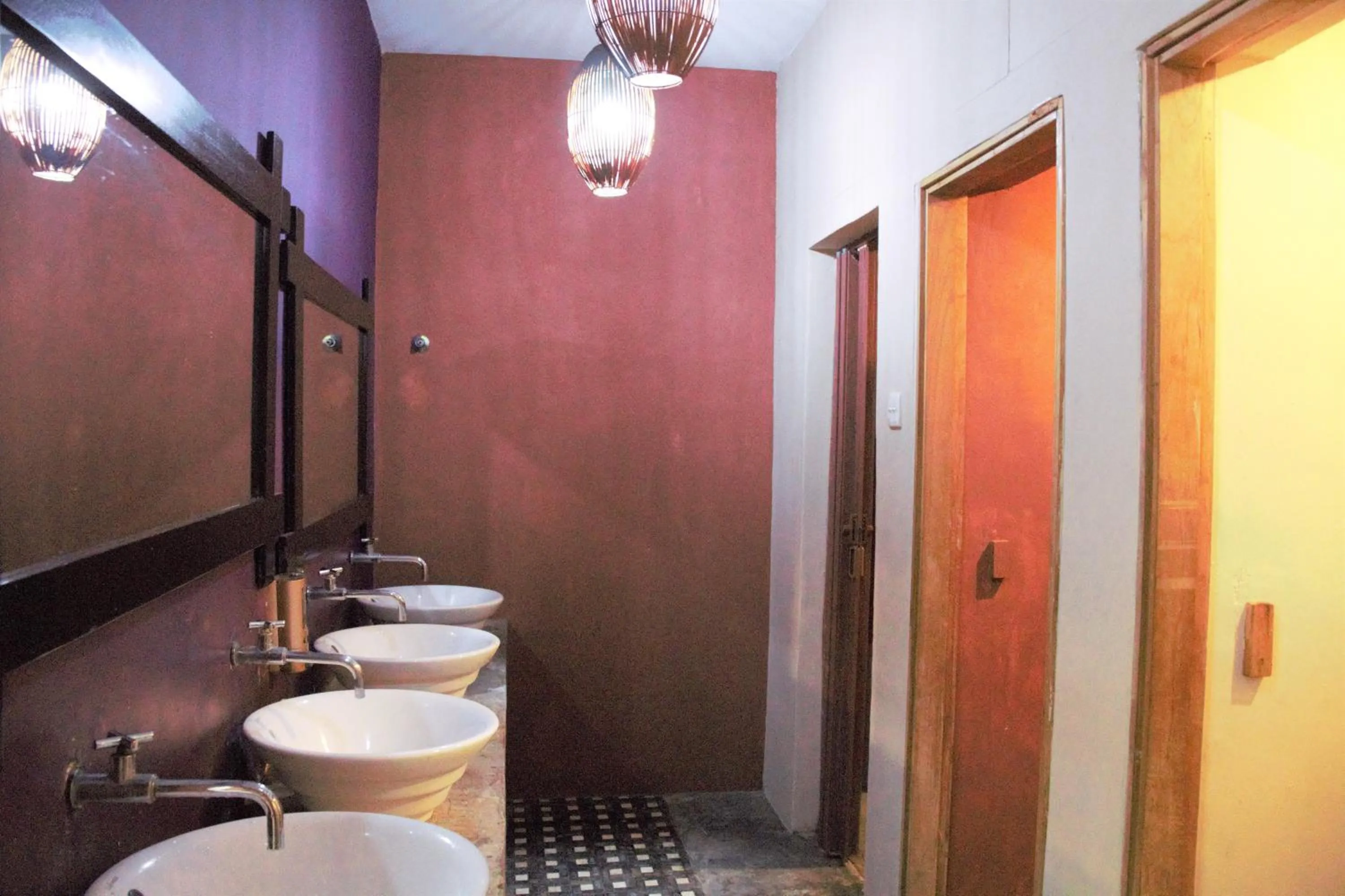 Bathroom in The Explorers Guesthouse and Hostel