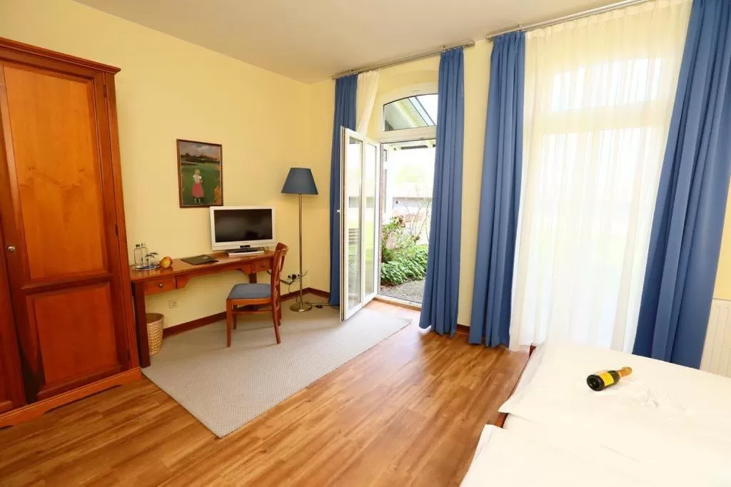 TV/Entertainment Center in Stade Land Golf Hotel Landhotel Deinster Mühle