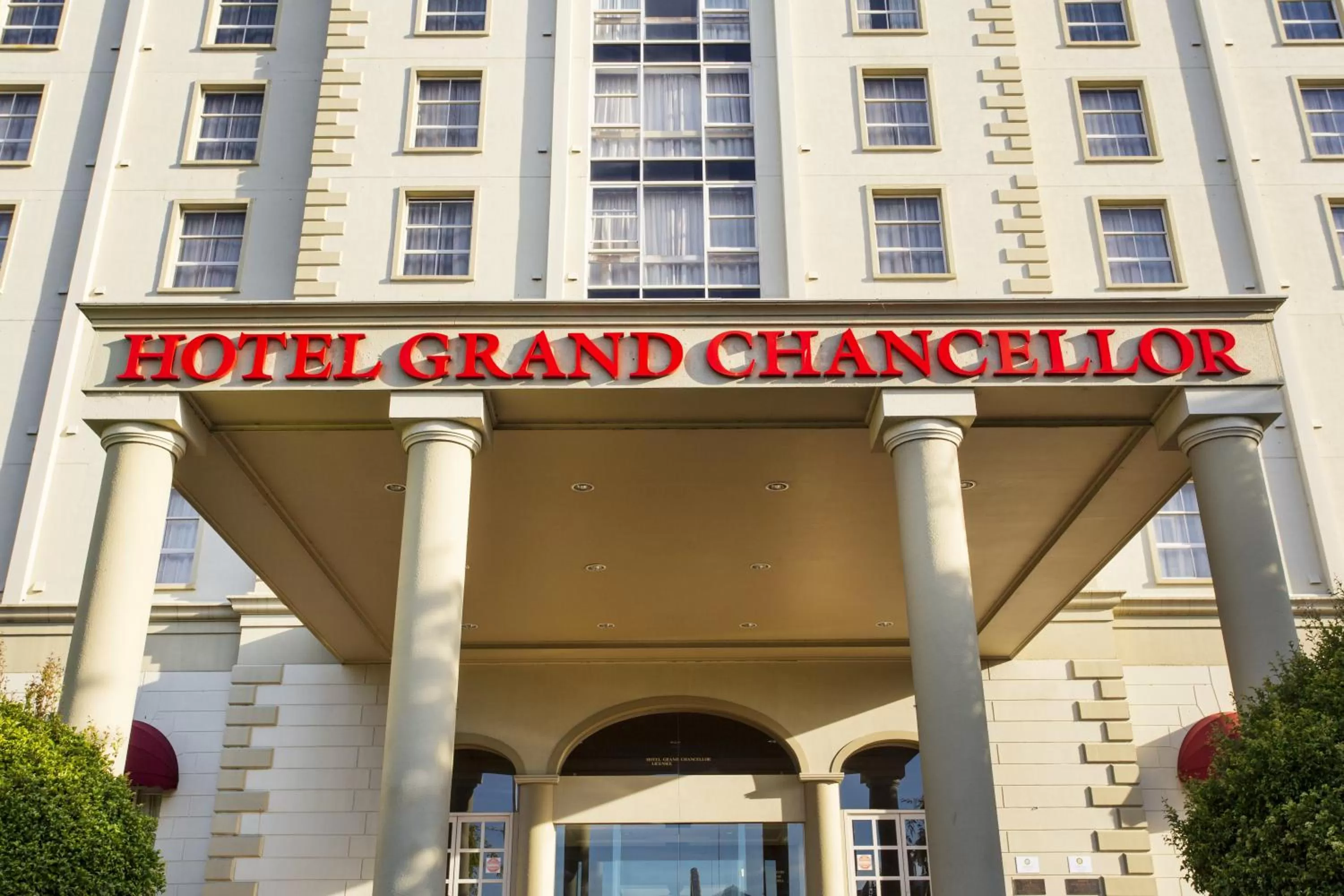 Facade/entrance in Hotel Grand Chancellor Launceston