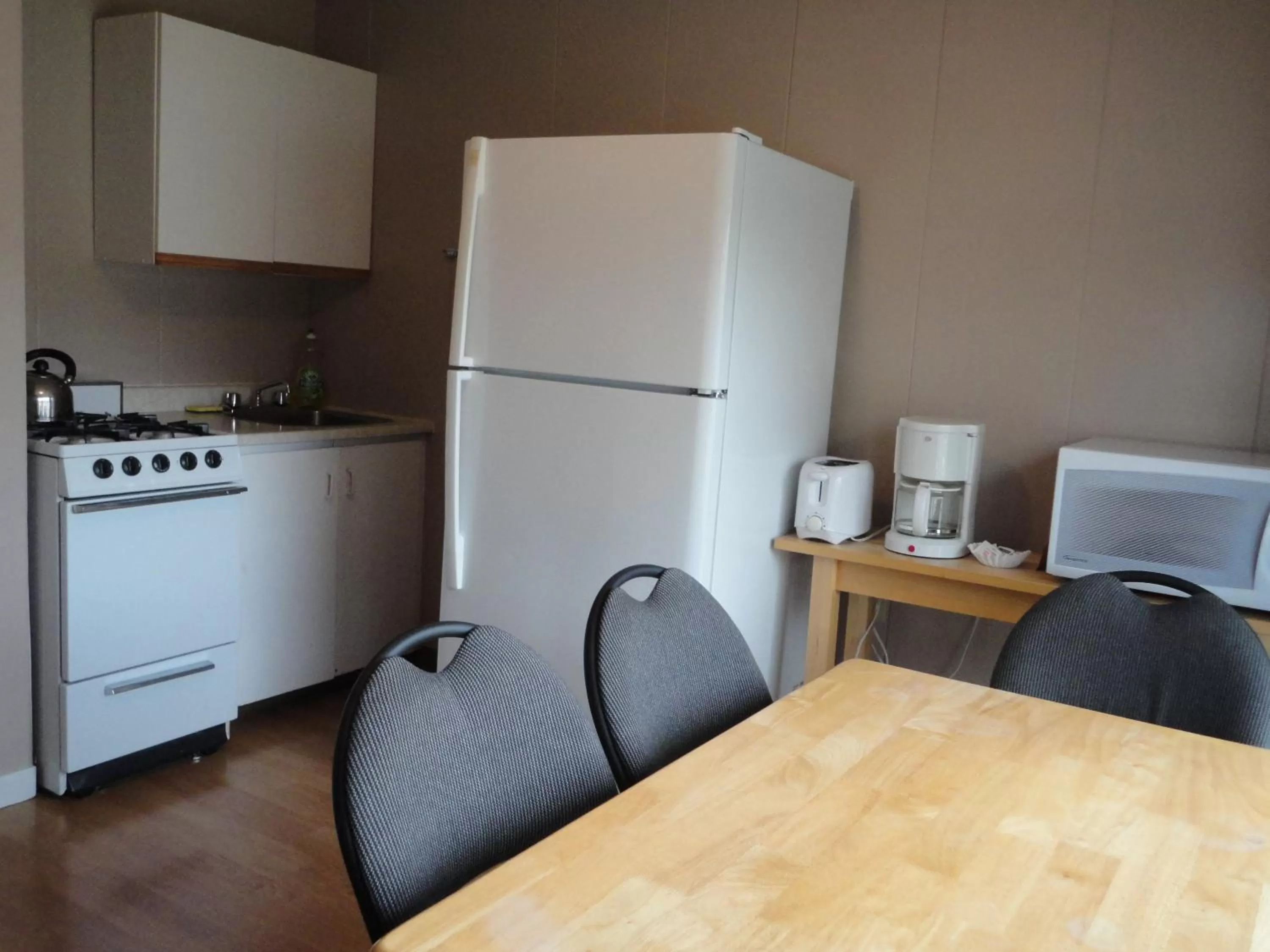 Kitchen or kitchenette, Kitchen/Kitchenette in Apple Tree Inn