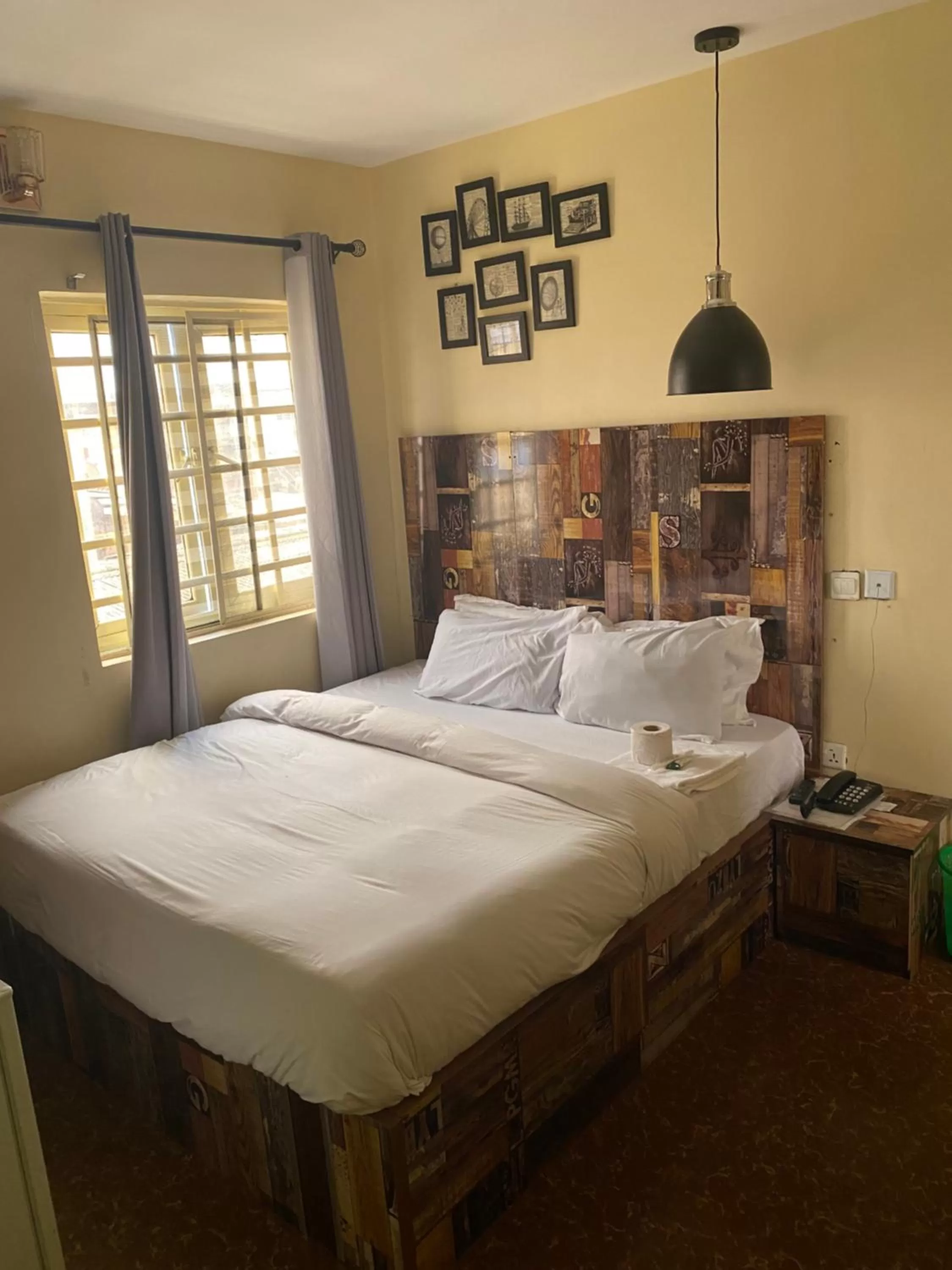 Bedroom, Bed in ONTARIO SUITES