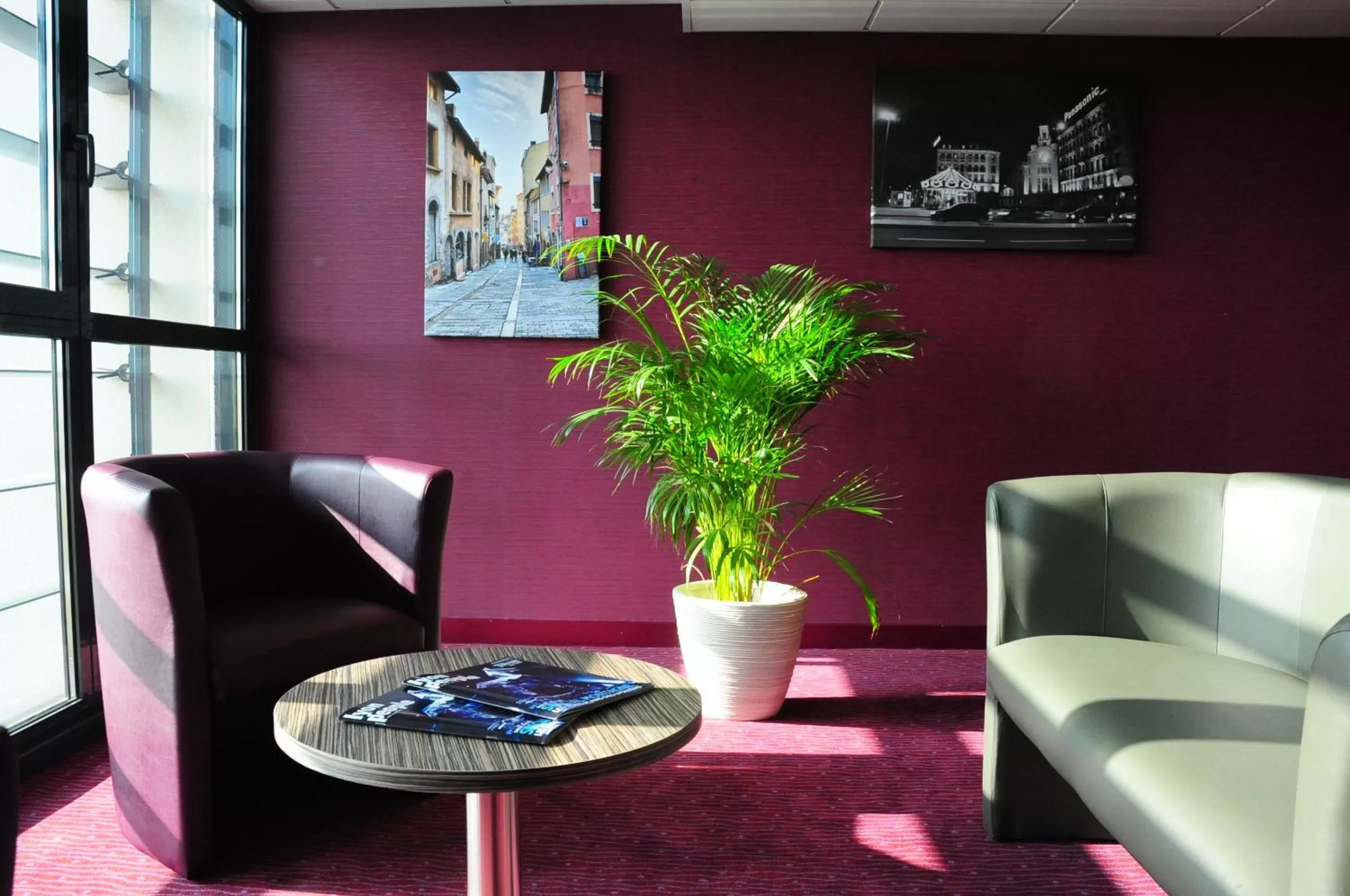 Lobby or reception in EastLodge Lyon Est Eurexpo