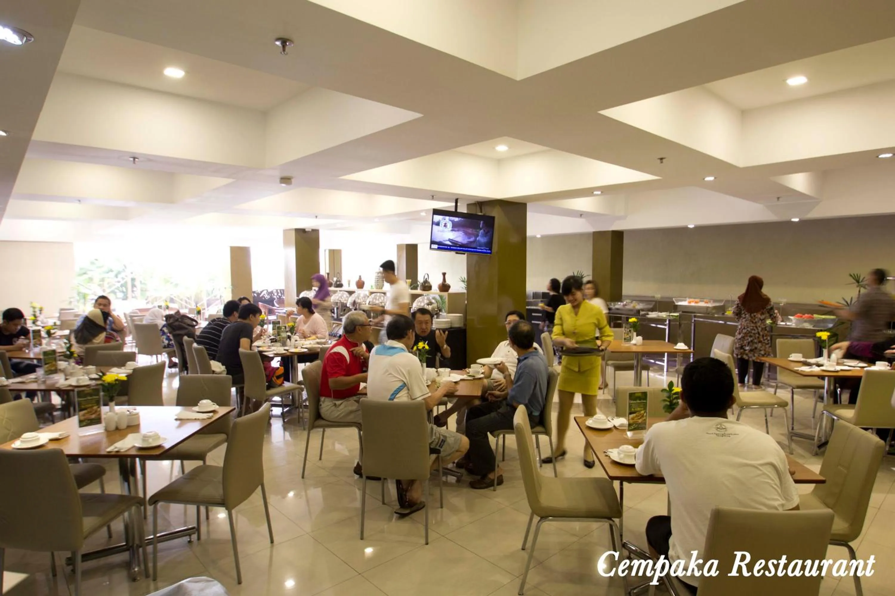 Restaurant/places to eat in De Batara Hotel