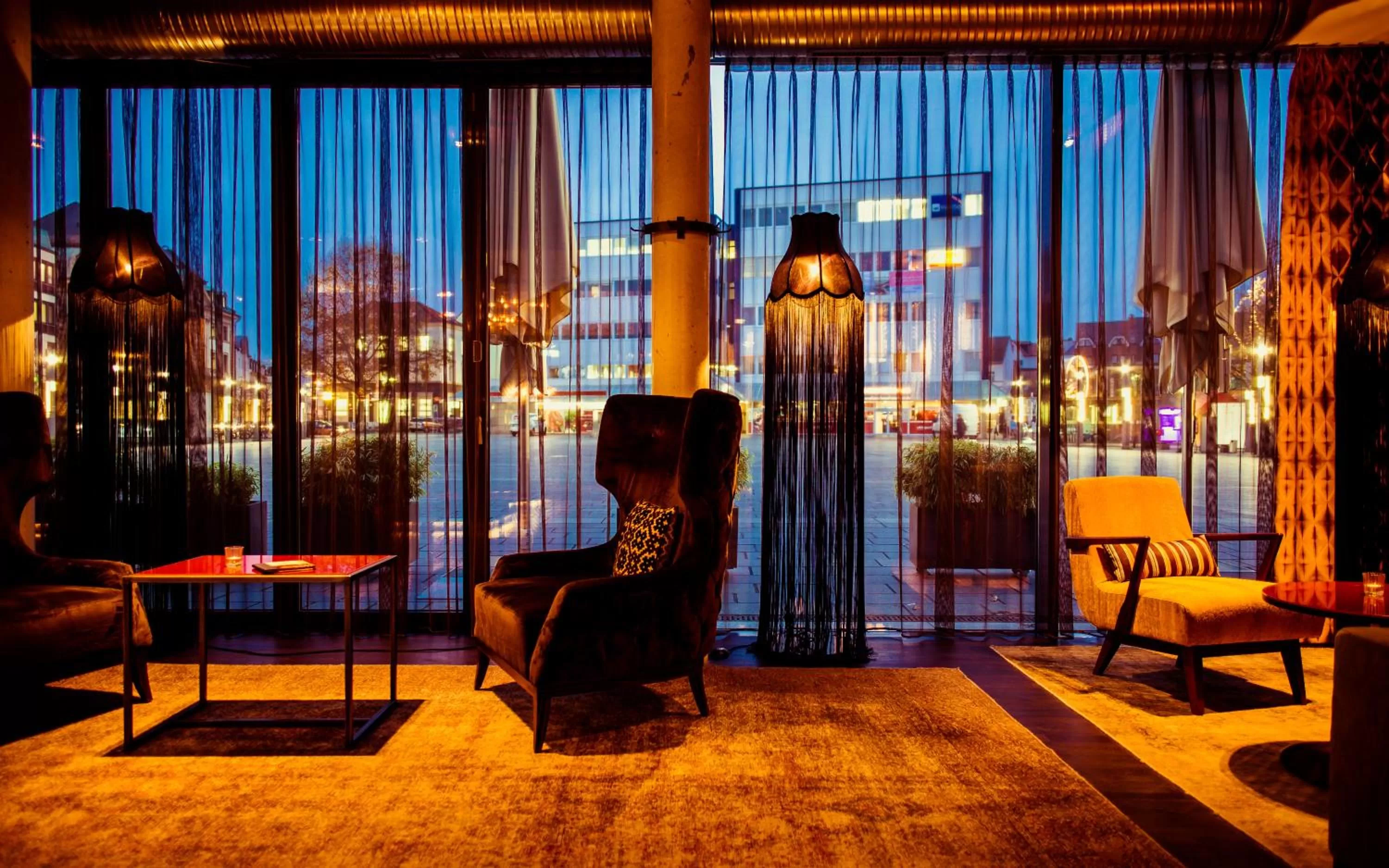 Communal lounge/ TV room in SAKS Urban Design Hotel Kaiserslautern