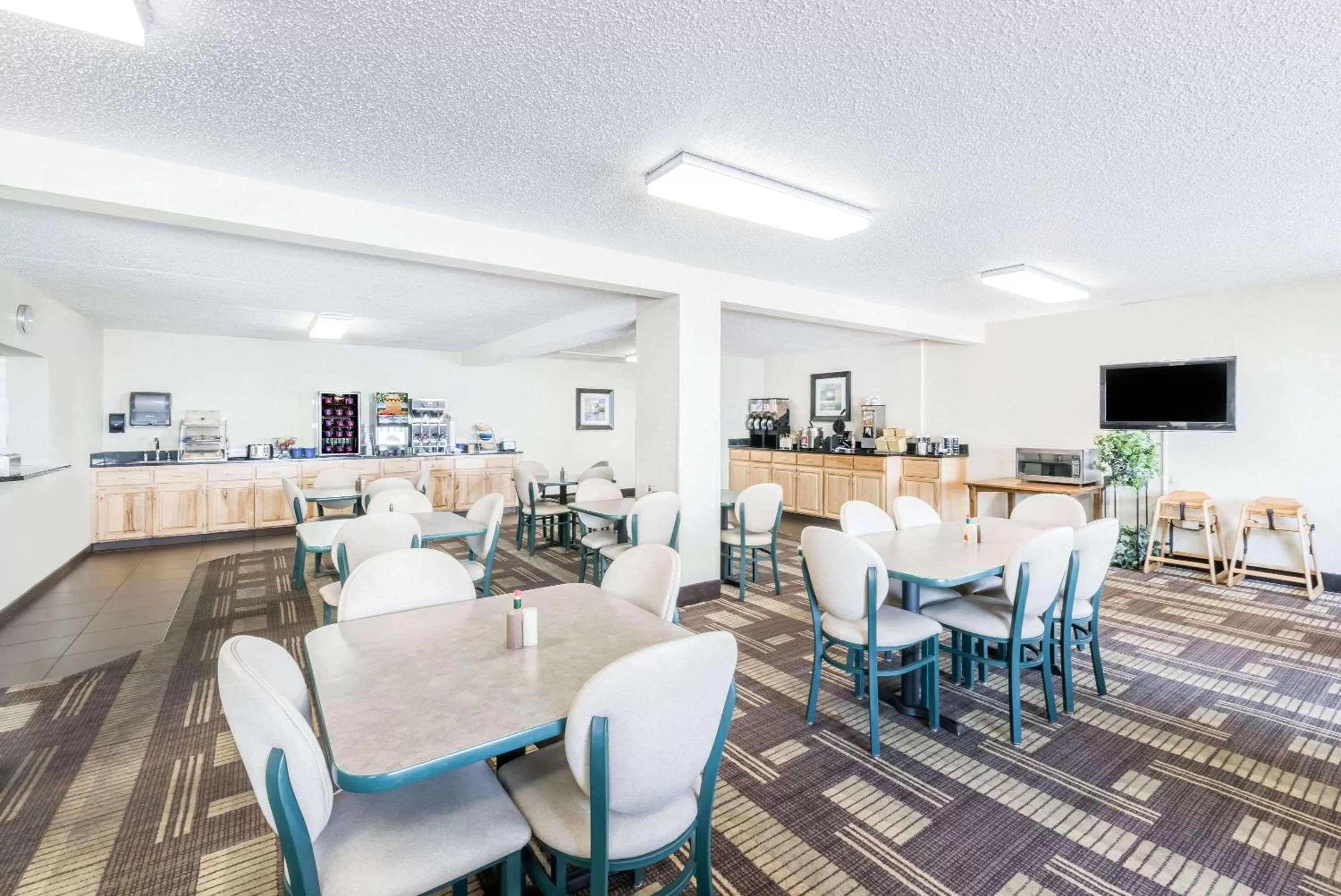 Restaurant/places to eat in Days Inn by Wyndham Bismarck