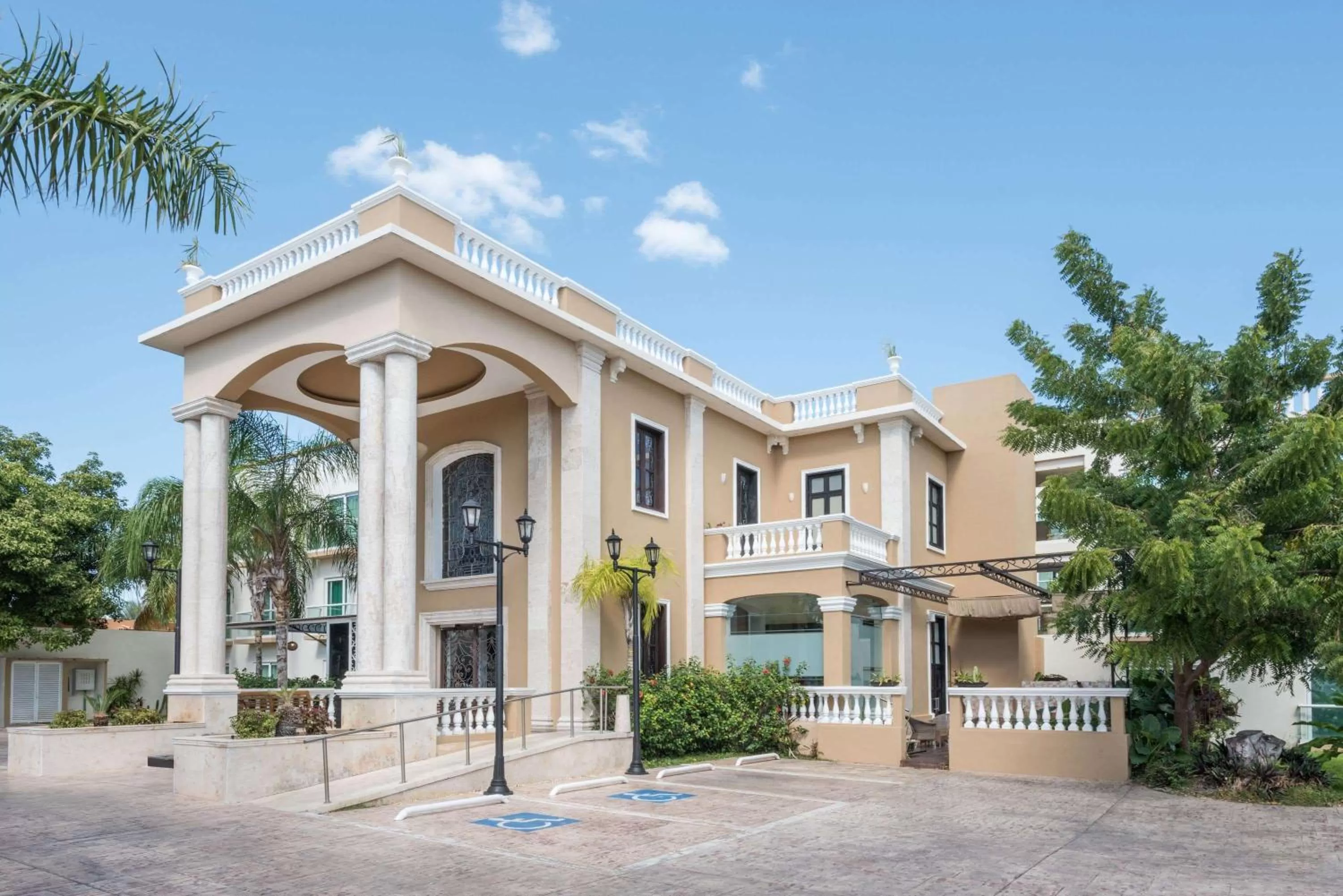 Property building in Wyndham Merida