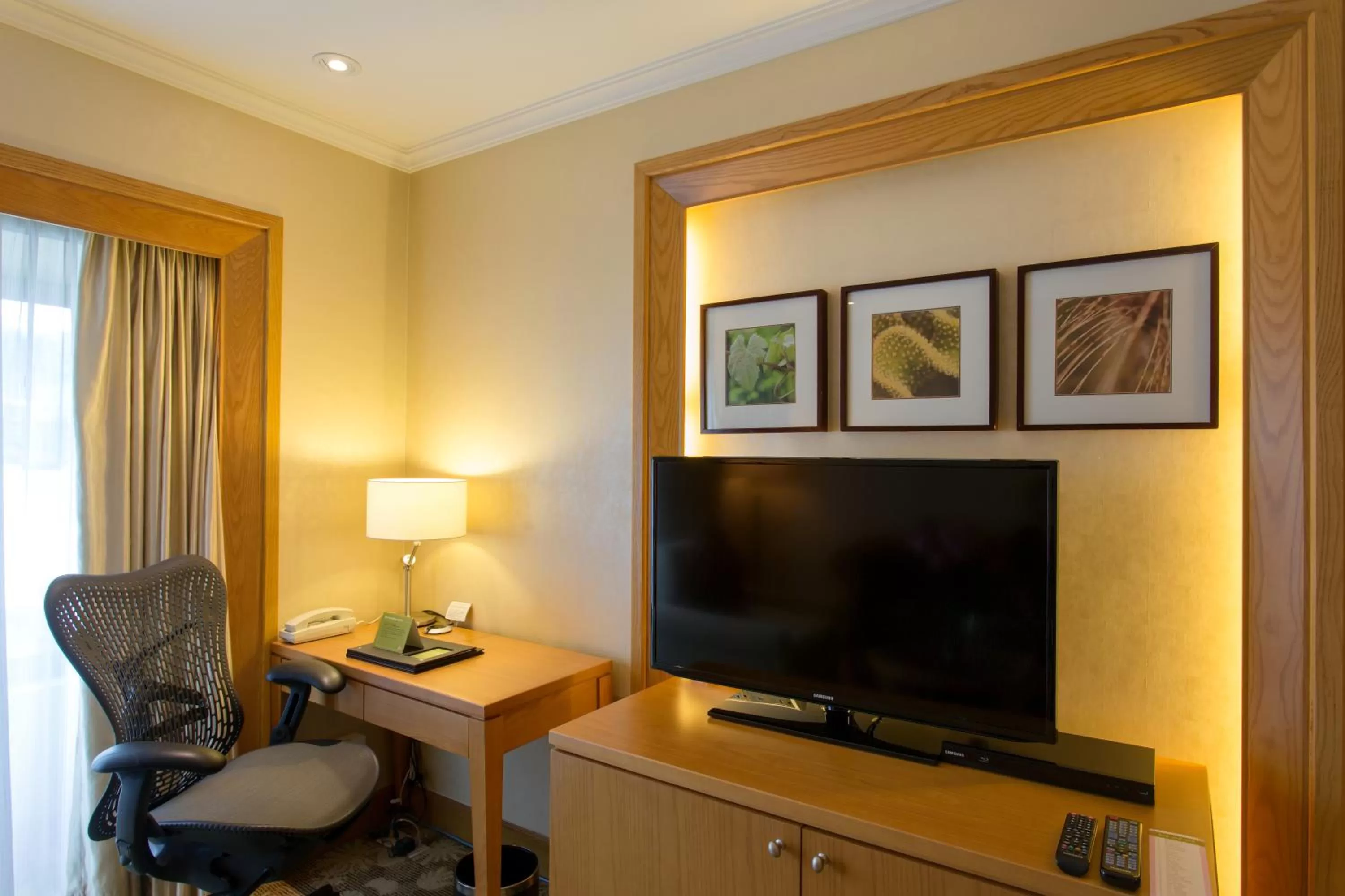 Living room in Hilton Garden Inn Hanoi