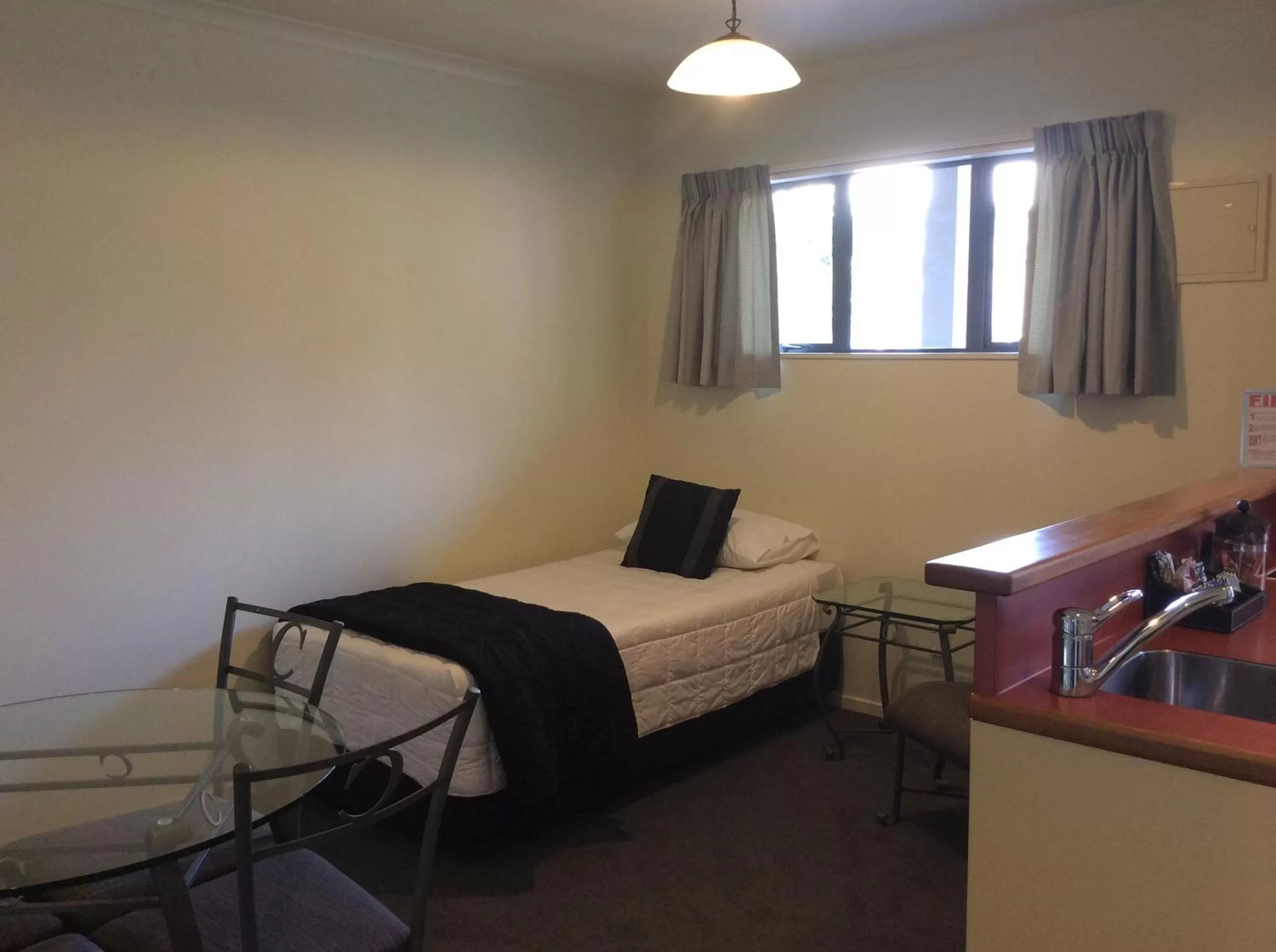 Bed in Chancellor Motor Lodge and Conference Centre