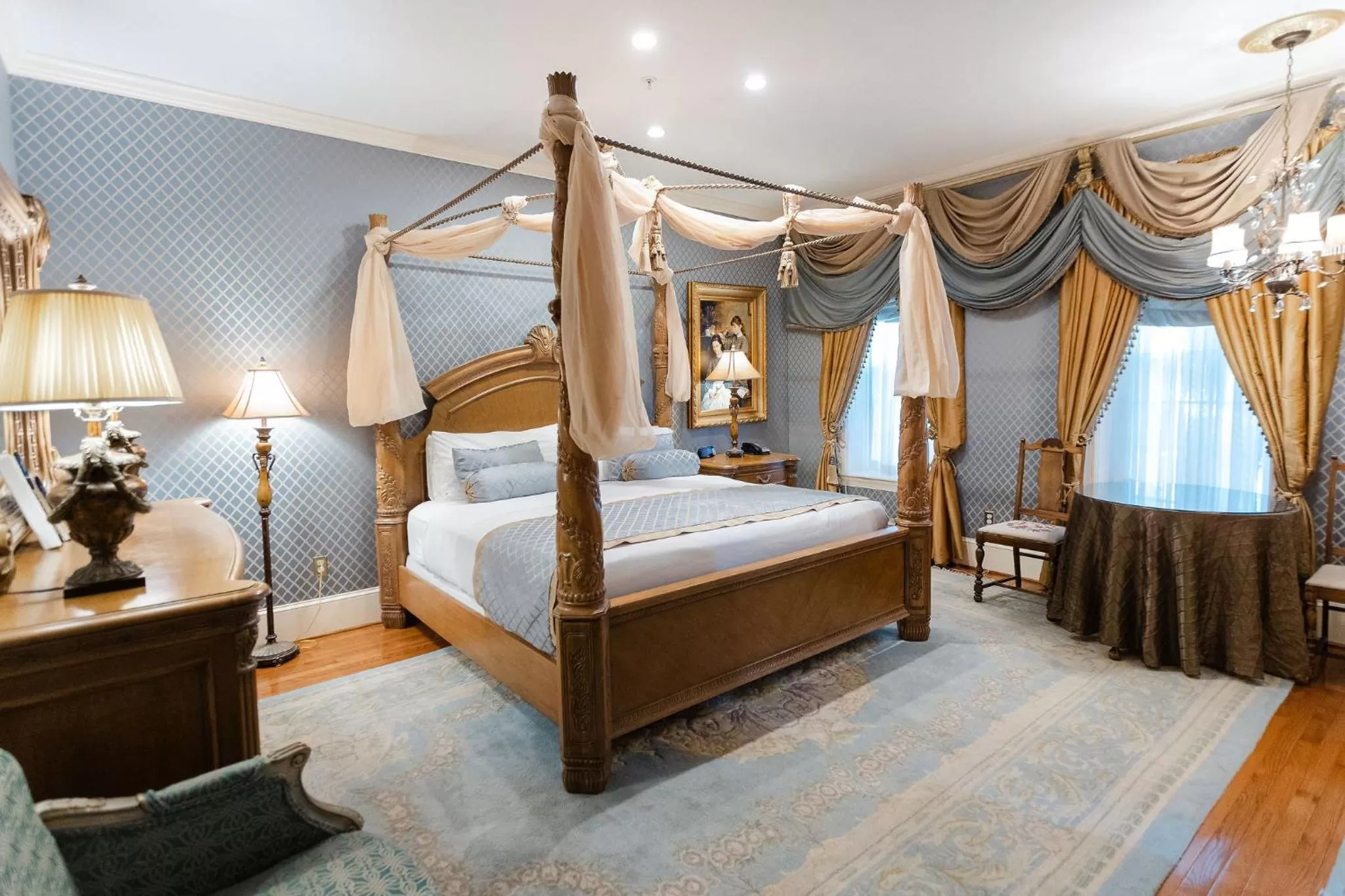 Bed in 1840s Carrollton Inn