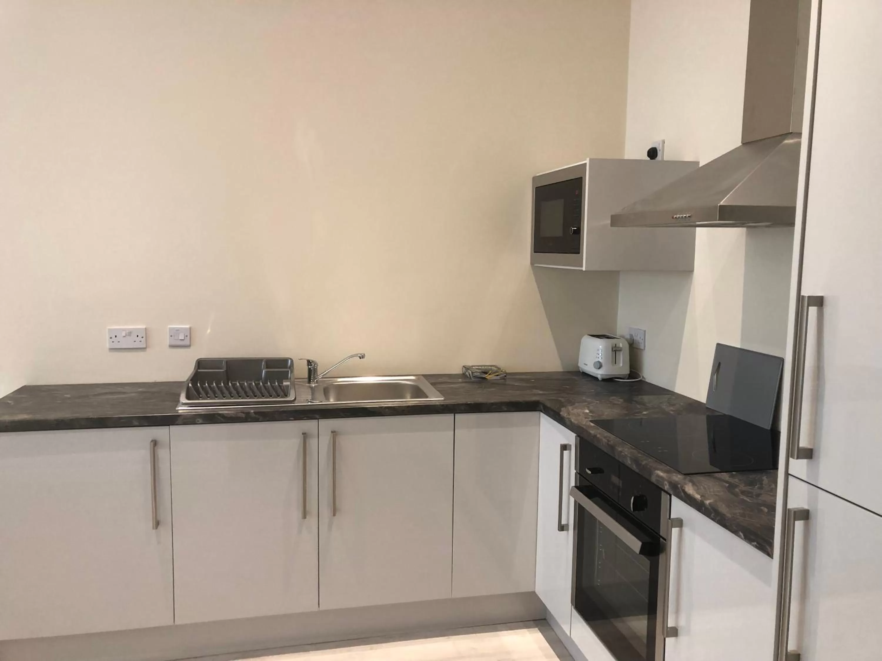 Kitchen or kitchenette in The Dragon Hotel