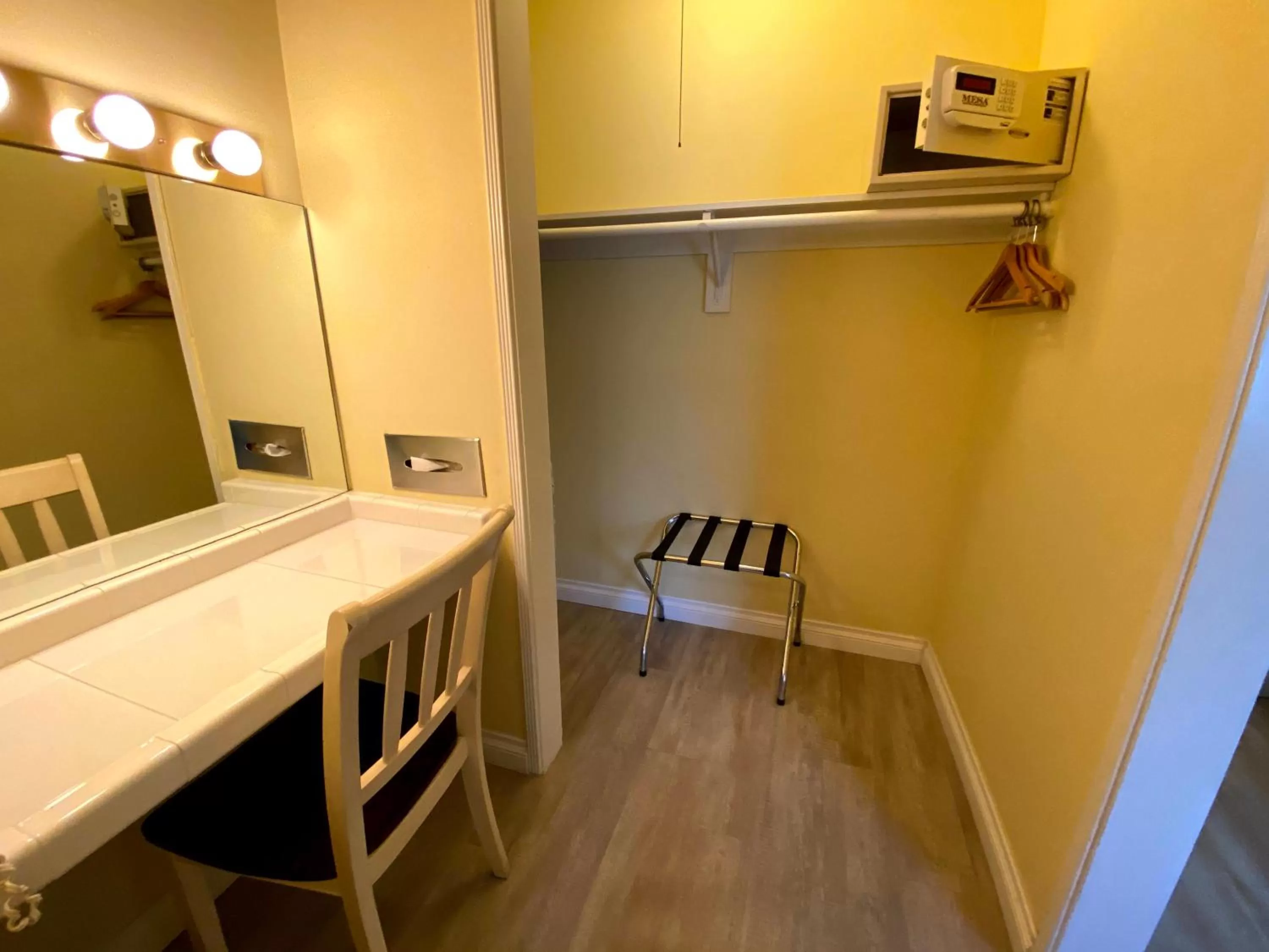 Bedroom in Hollywood Celebrity Hotel