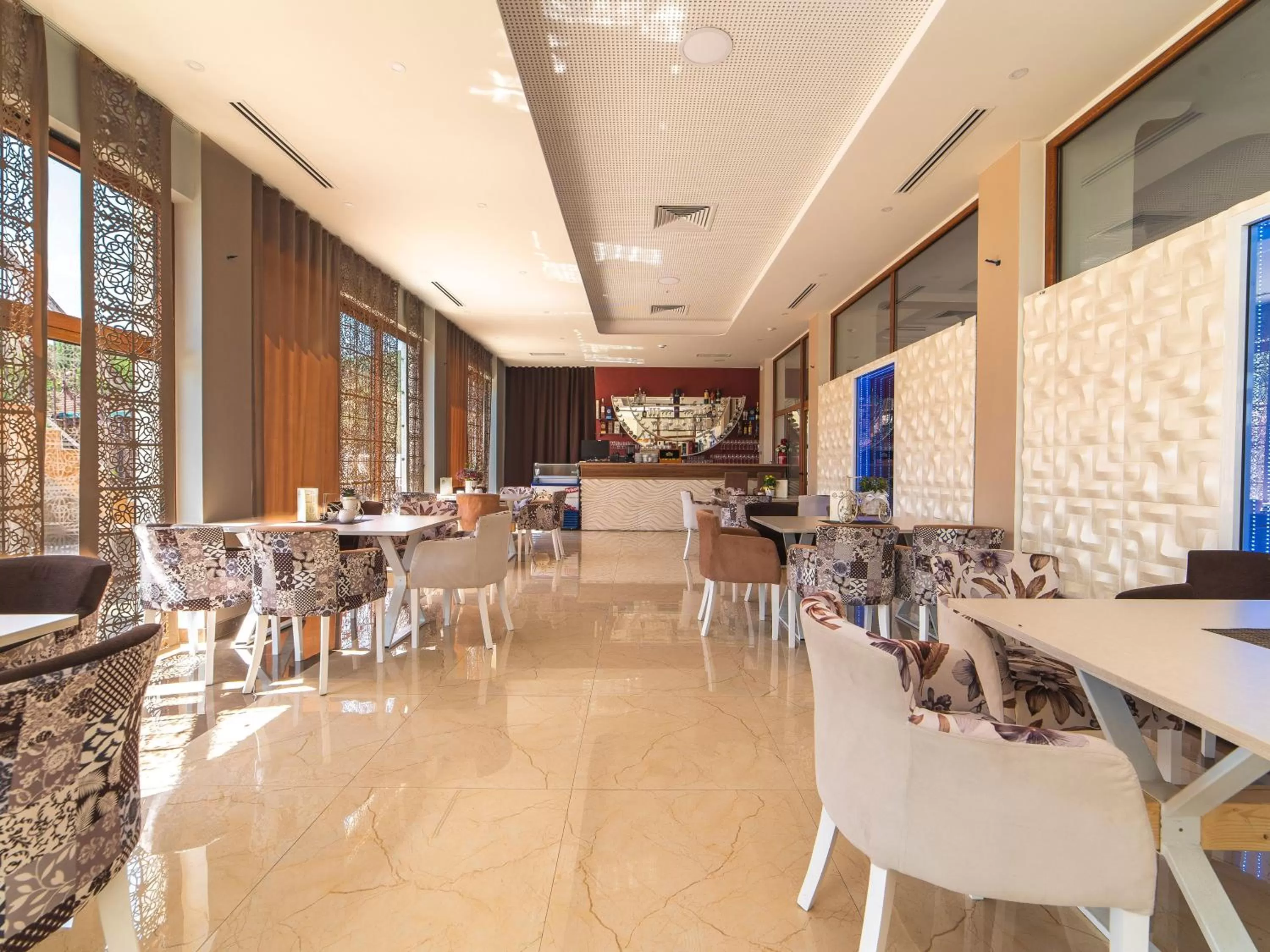 Restaurant/places to eat in Hotel Royal Garden