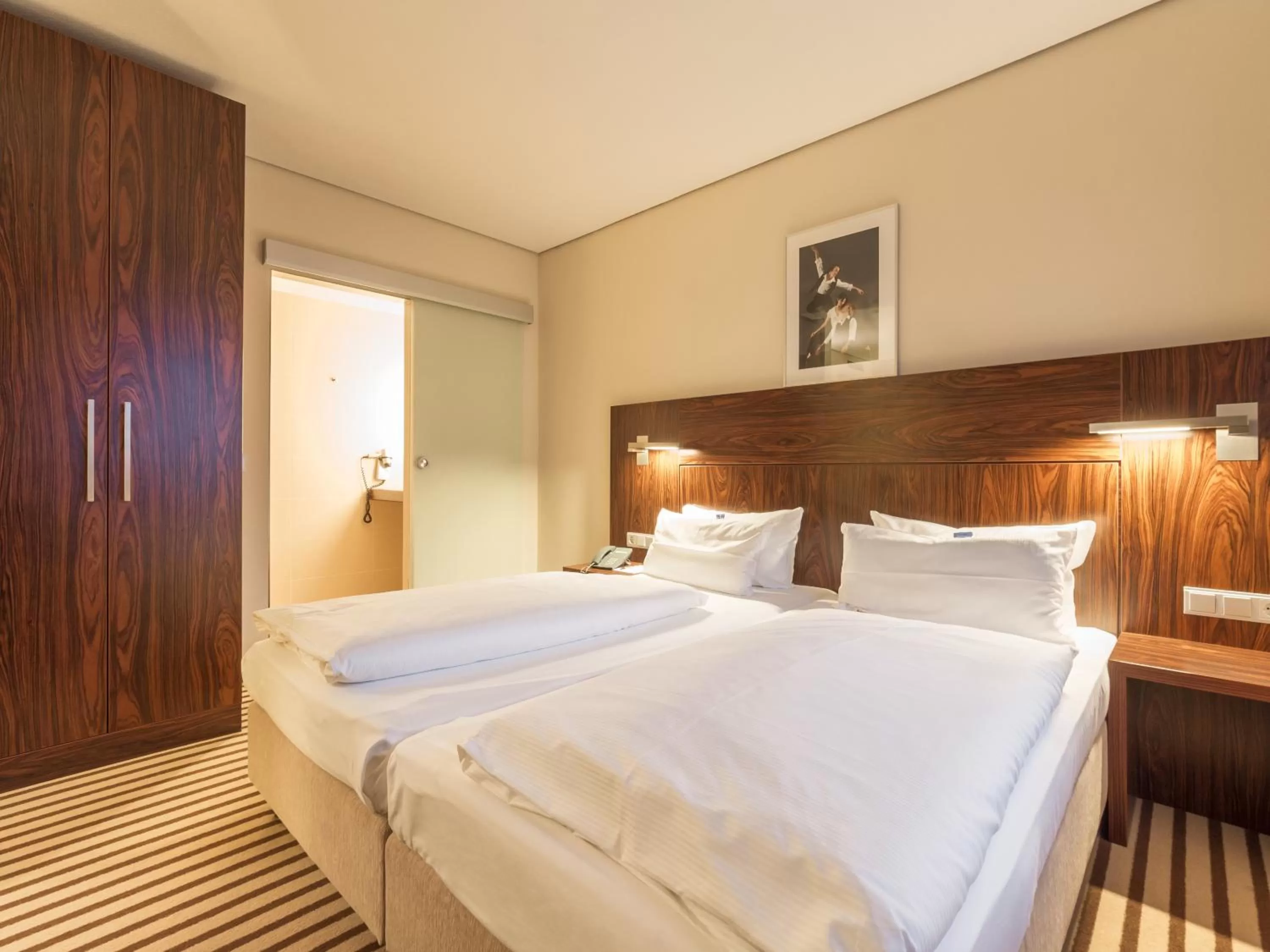 Bedroom, Bed in Hotel an der Oper