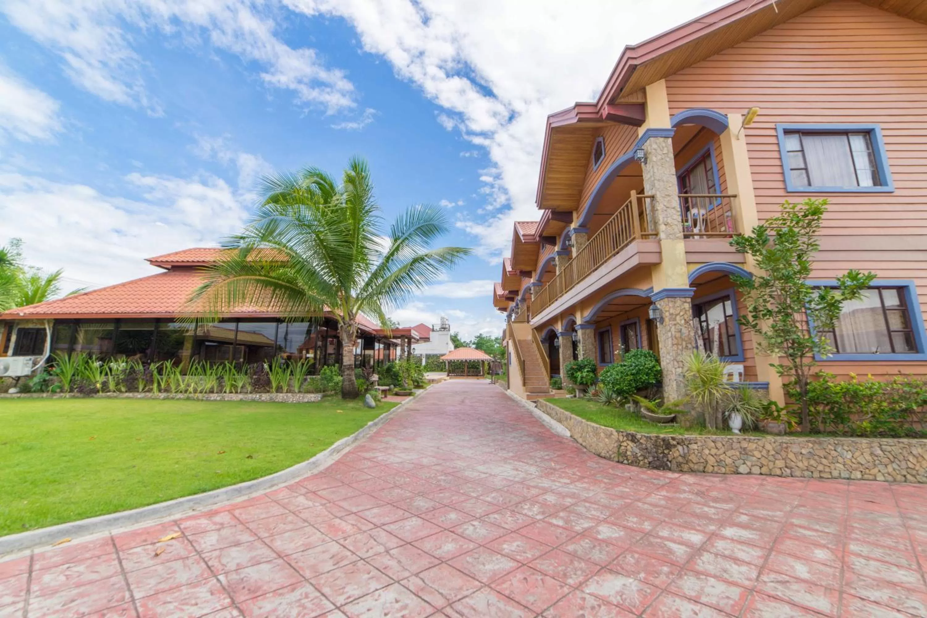 Property building in RedDoorz Plus @ Starhomes Olivianville