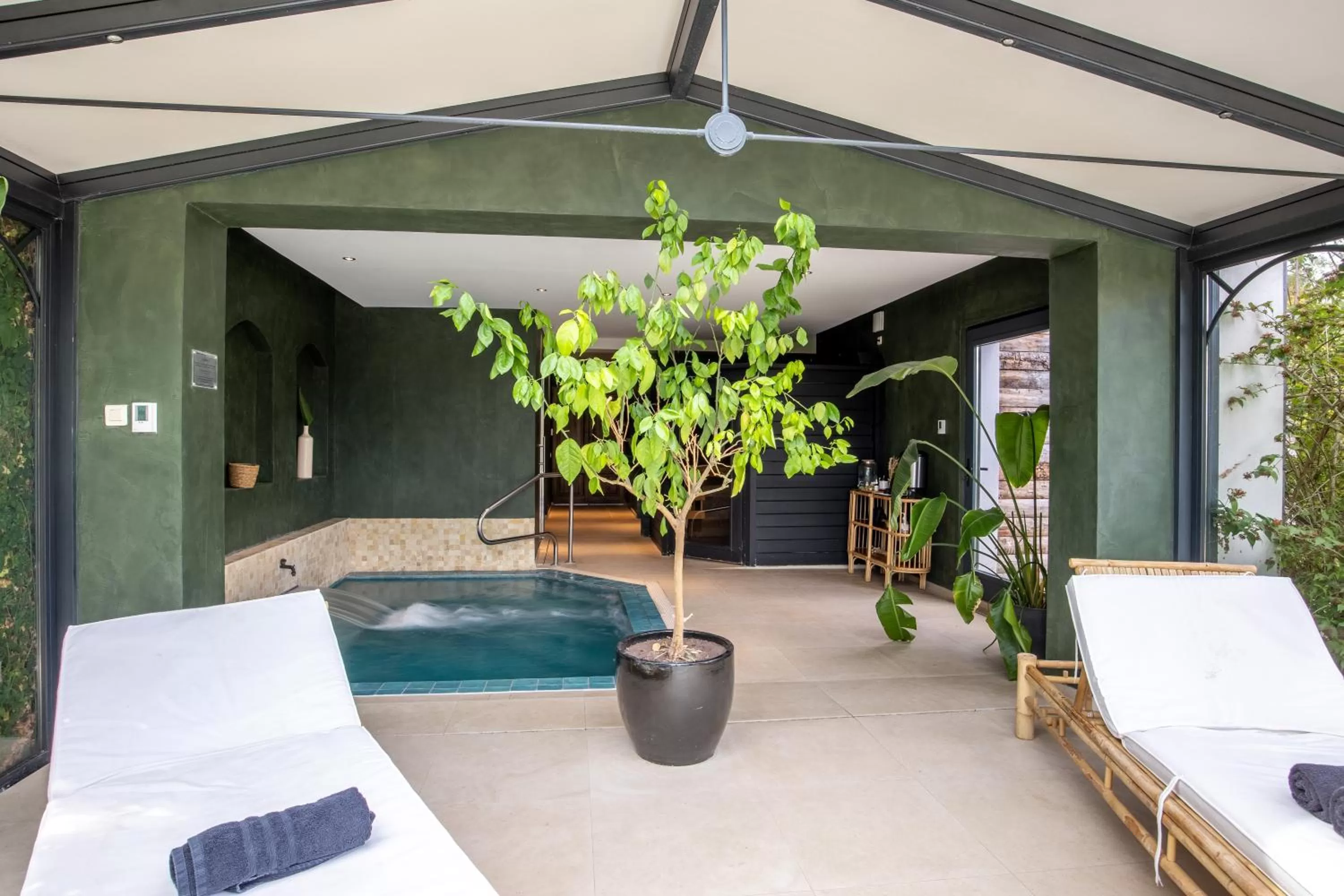 Spa and wellness centre/facilities in Domaine de Bellevue, The Originals Relais