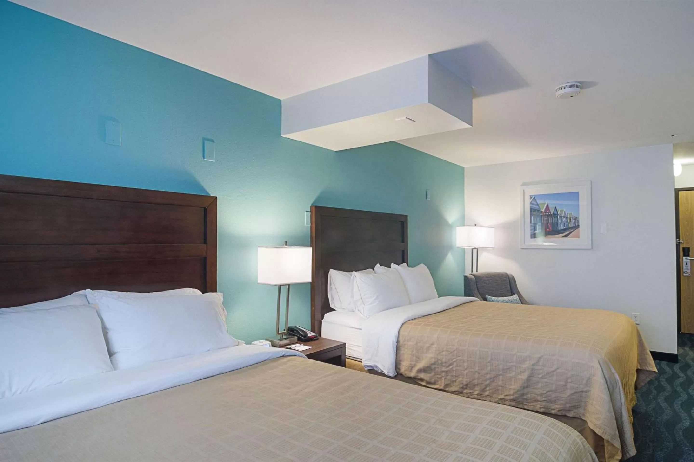 Photo of the whole room, Bed in Quality Inn Seaside Oregon Coast