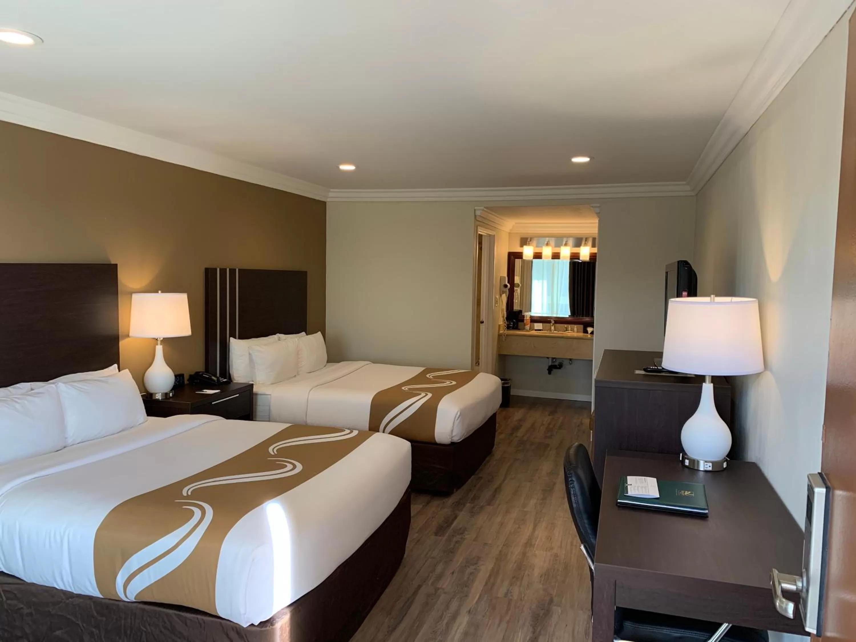 Standard Room, 2 Queen Beds, Non Smoking in Quality Inn Long Beach - Signal Hill