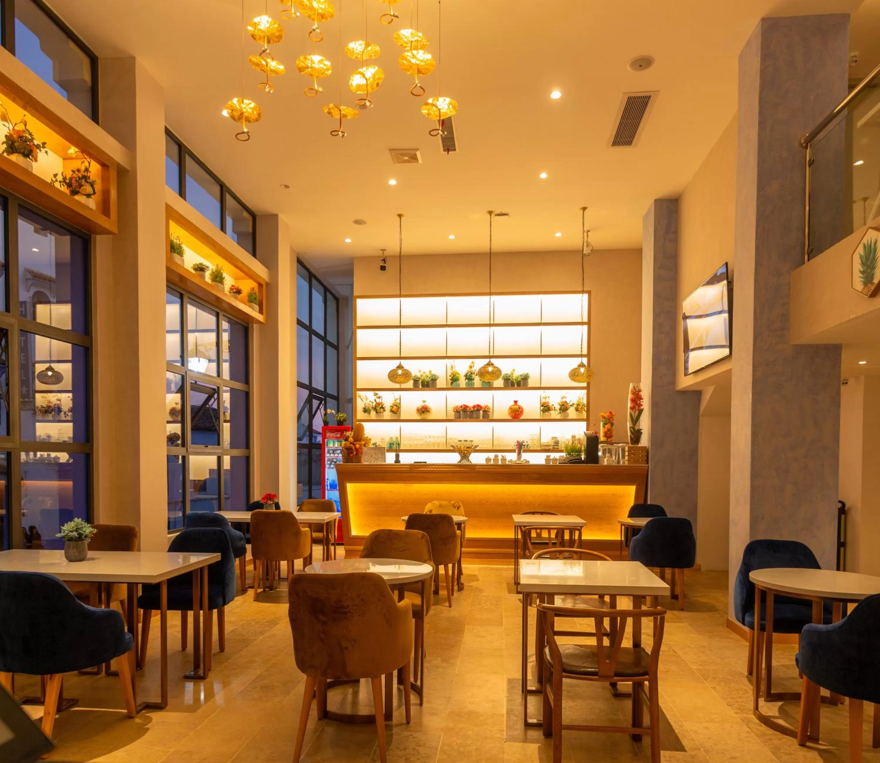 Restaurant/places to eat in VANCII Hotel