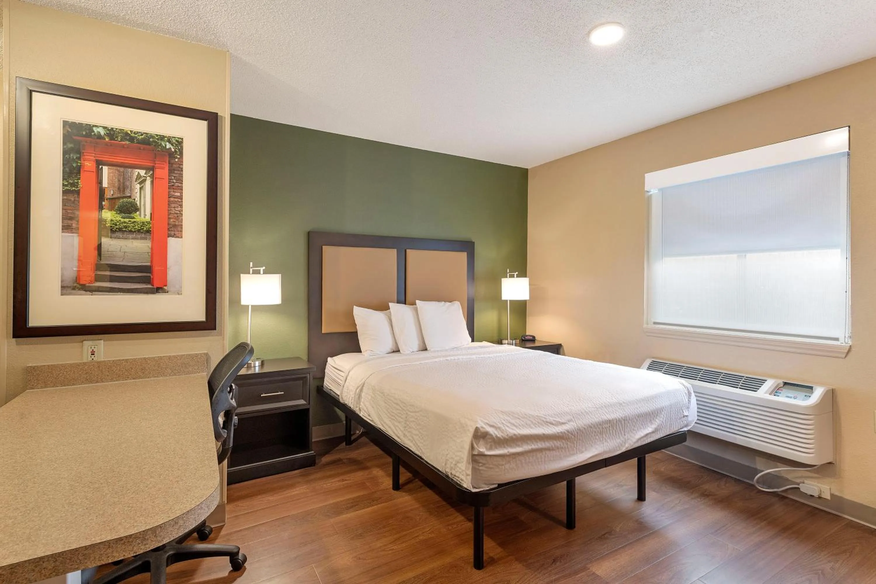 Bed in Extended Stay America Select Suites - Charlotte - Tyvola Rd - Executive Park