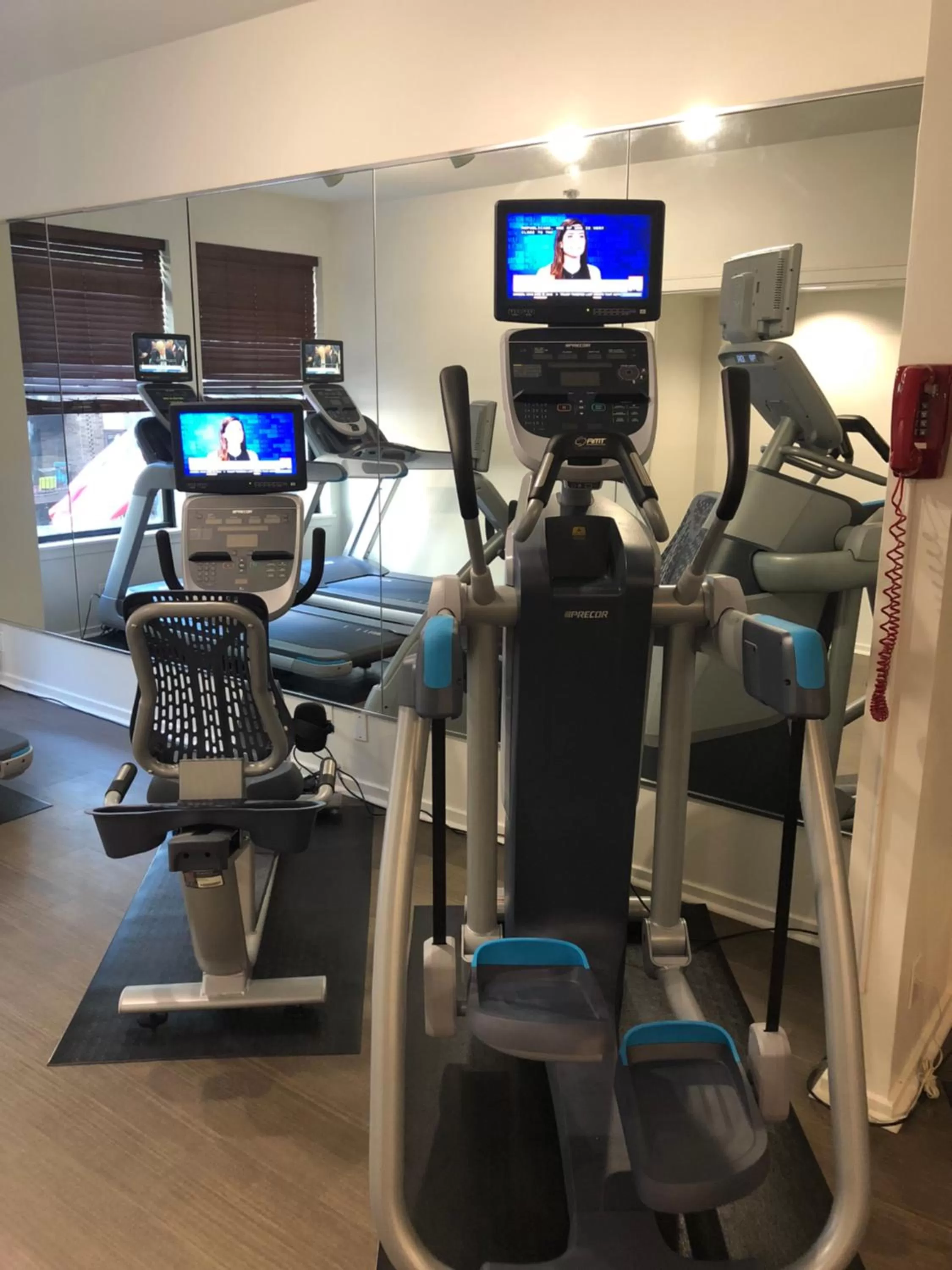 Fitness centre/facilities in Claridge House Chicago, Tapestry Collection by Hilton