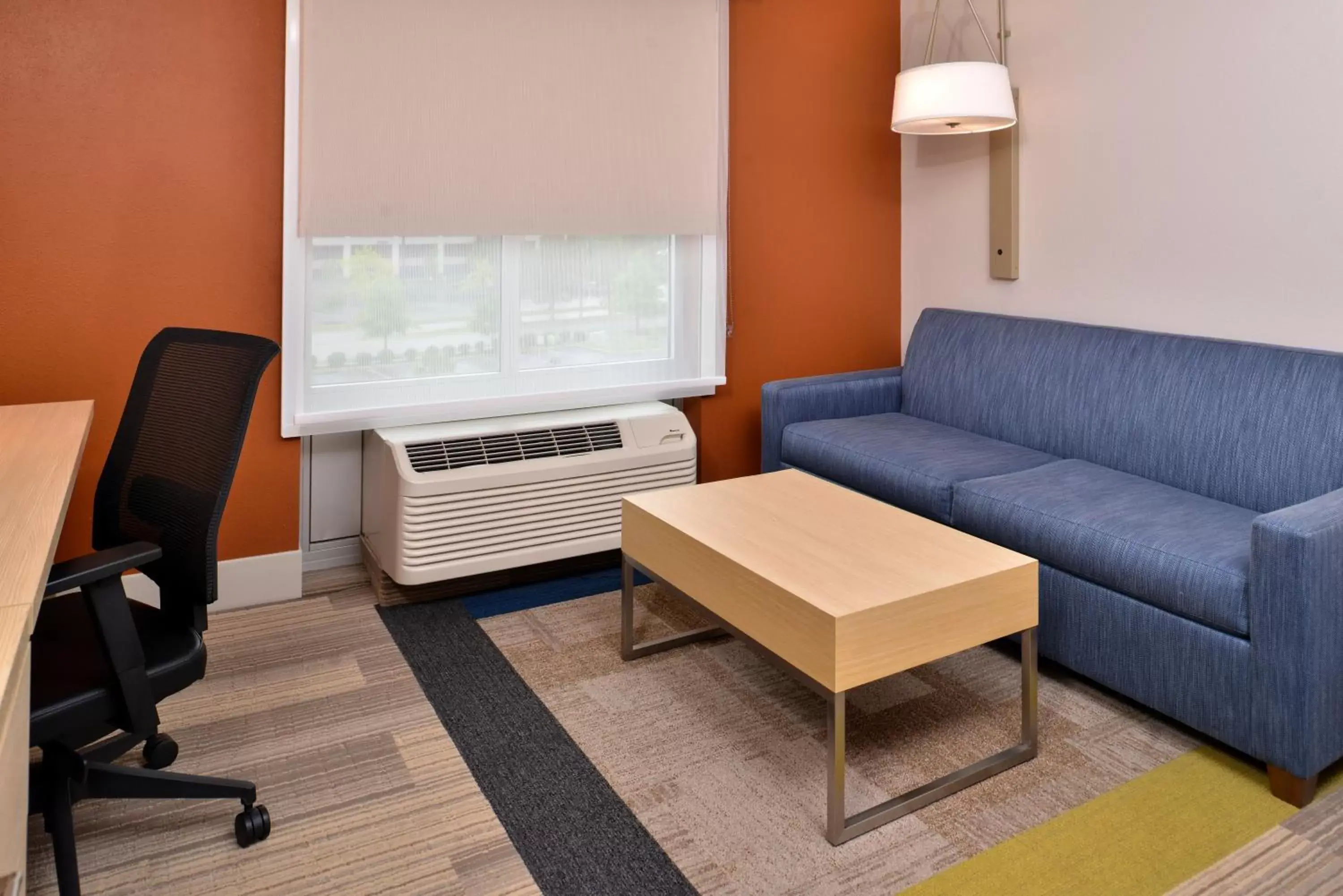 King Suite - Non-Smoking in Holiday Inn Express Hotel & Suites Cincinnati - Mason by IHG King Suite - Non-Smoking in Holiday Inn Express Hotel & Suites Cincinnati - Mason by IHG