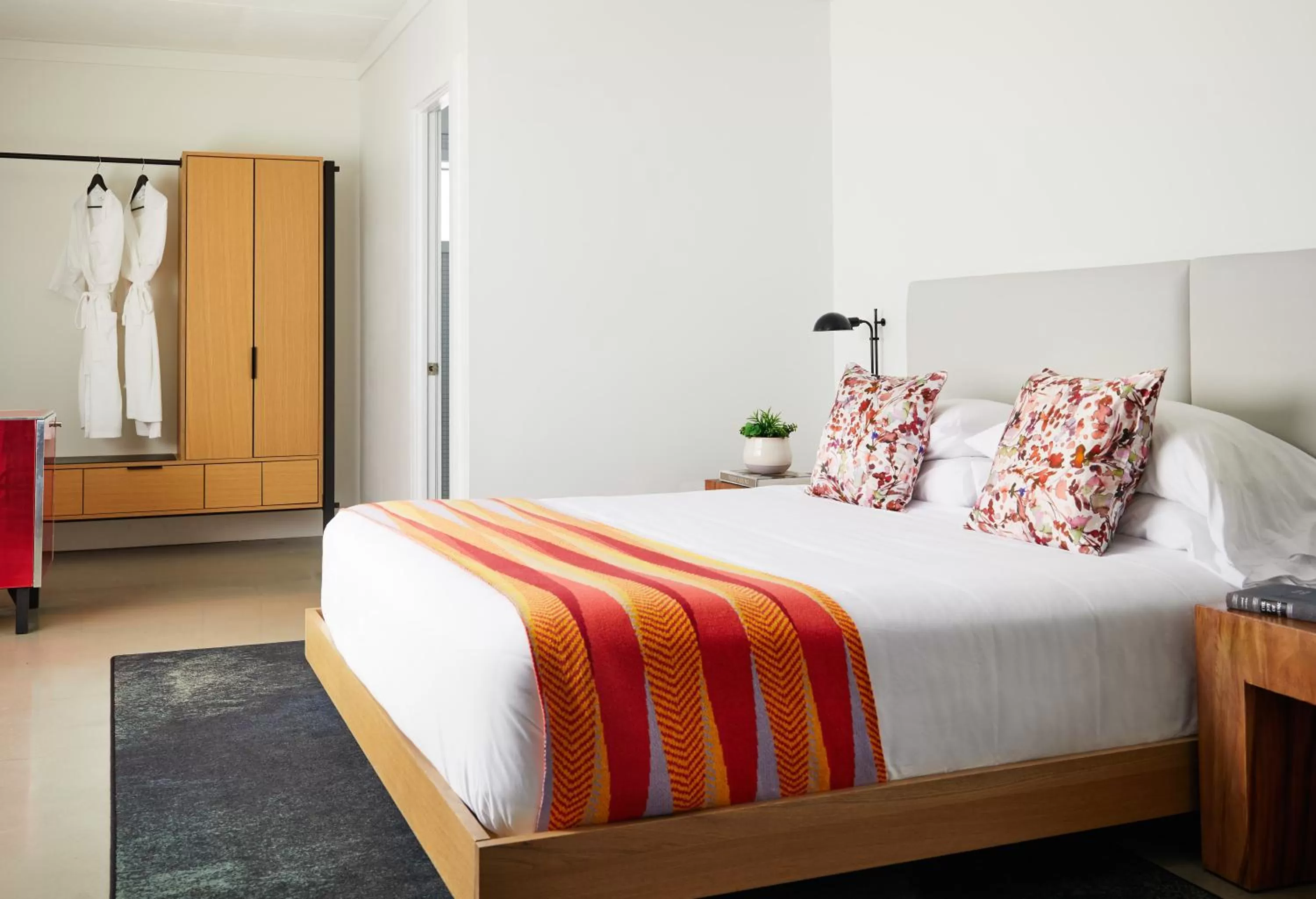 Bedroom, Bed in Bluebird Spa City Motor Lodge