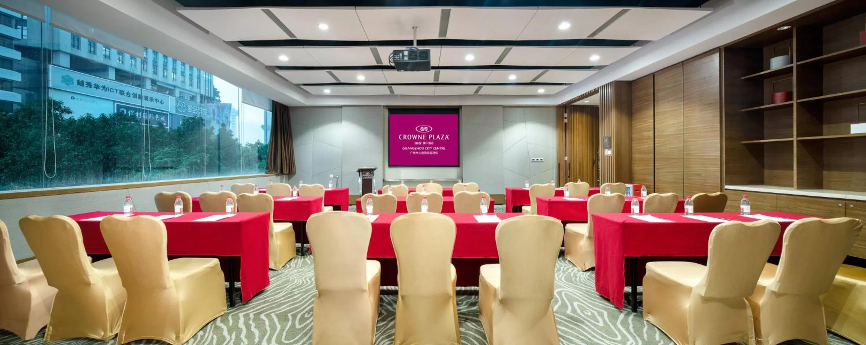 Meeting/conference room in Crowne Plaza Guangzhou City Centre by IHG