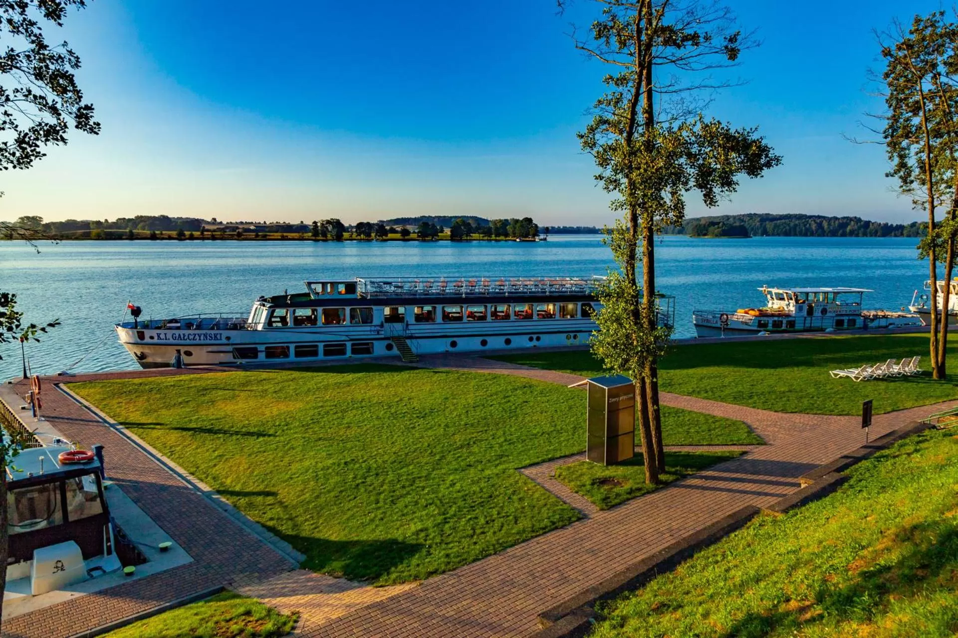 Lake view in Willa Port