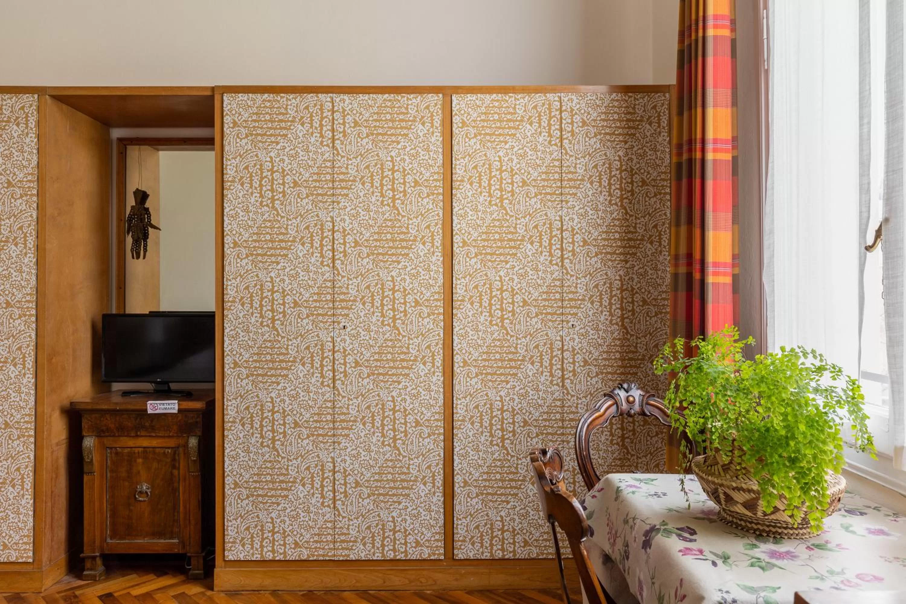 TV/Entertainment Center in Italy Prestigious Guest House