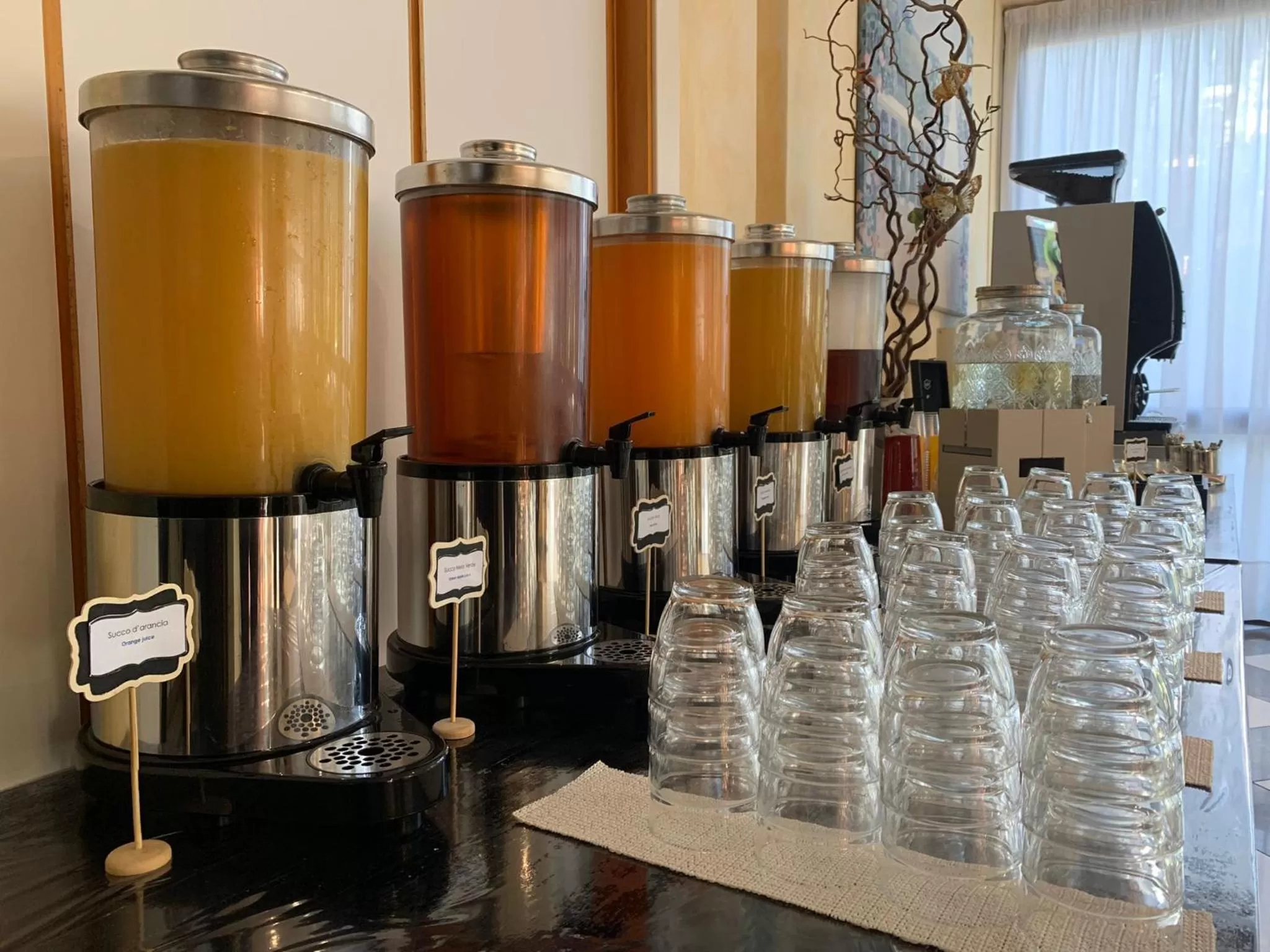 Food and drinks in Hotel Augustus