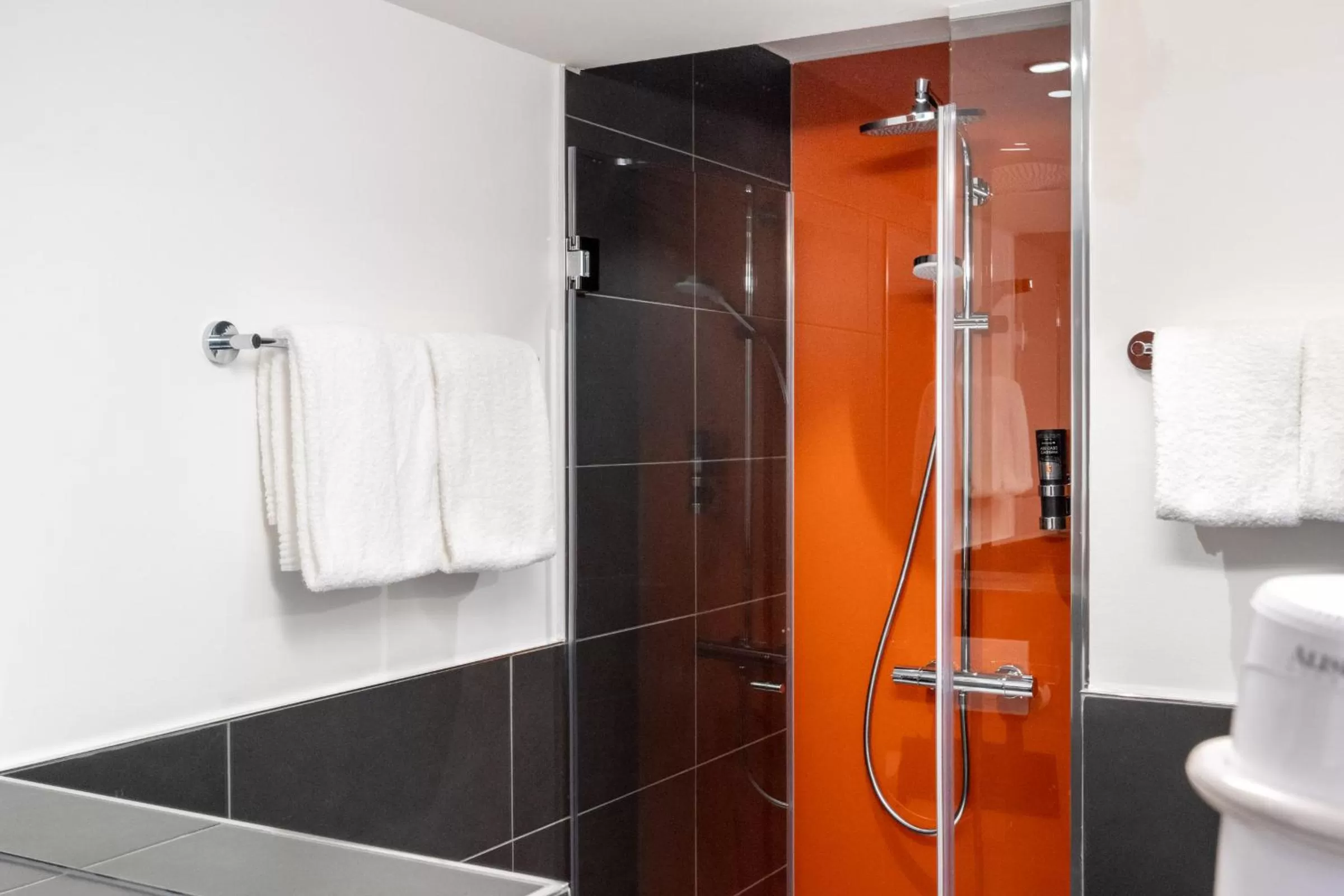 Shower in Campanile Vienna South