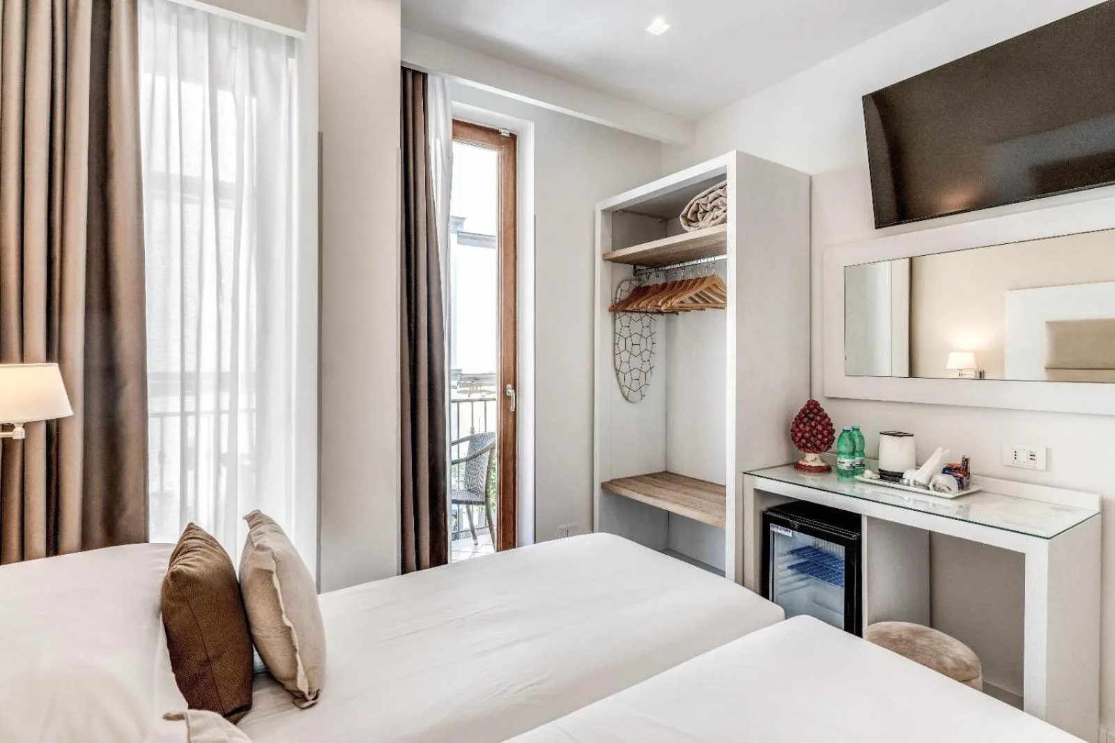 TV and multimedia, Bed in Hotel Sorrento City