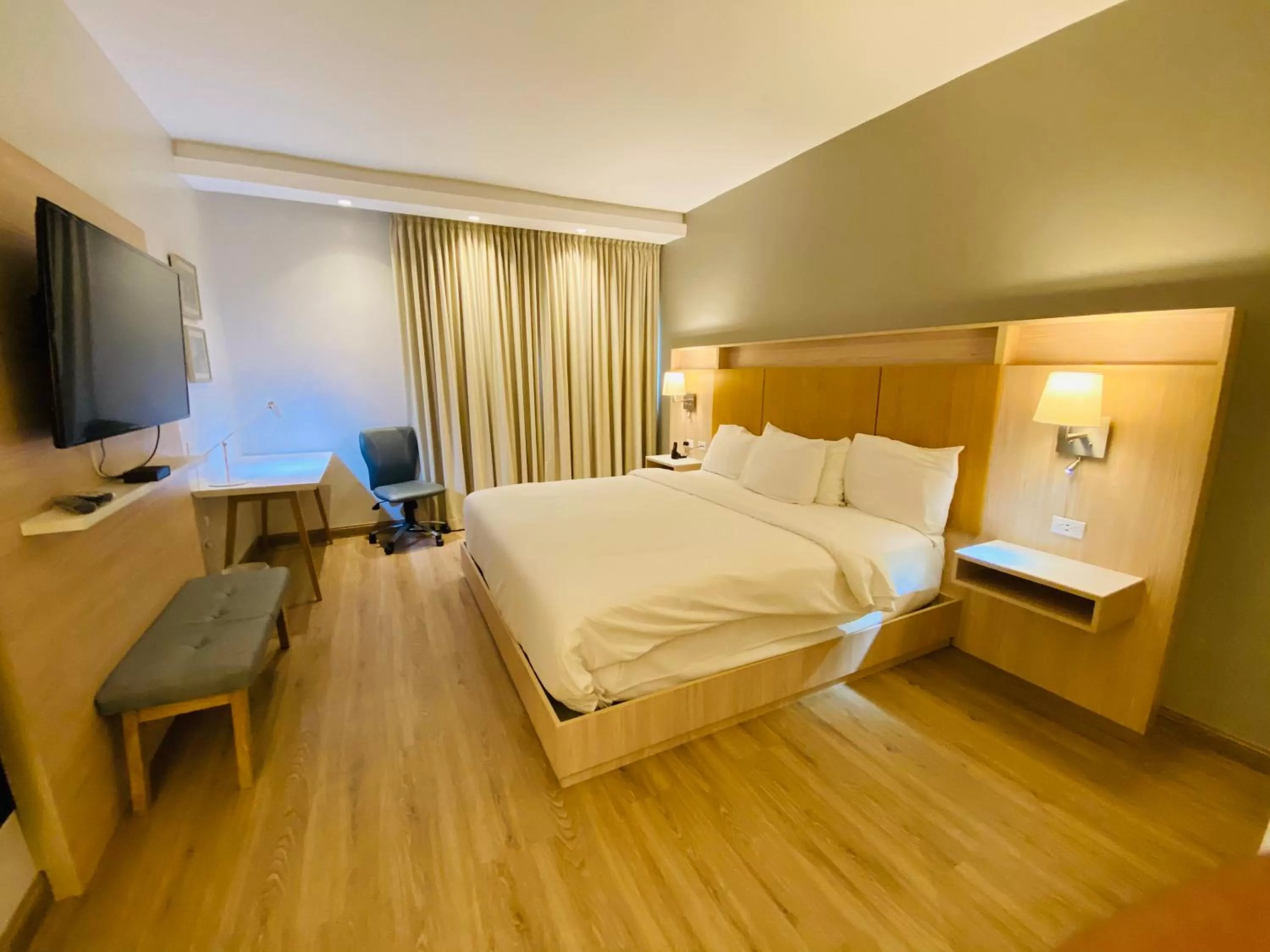 Photo of the whole room, Bed in Radisson Colon 2,000 Hotel & Casino