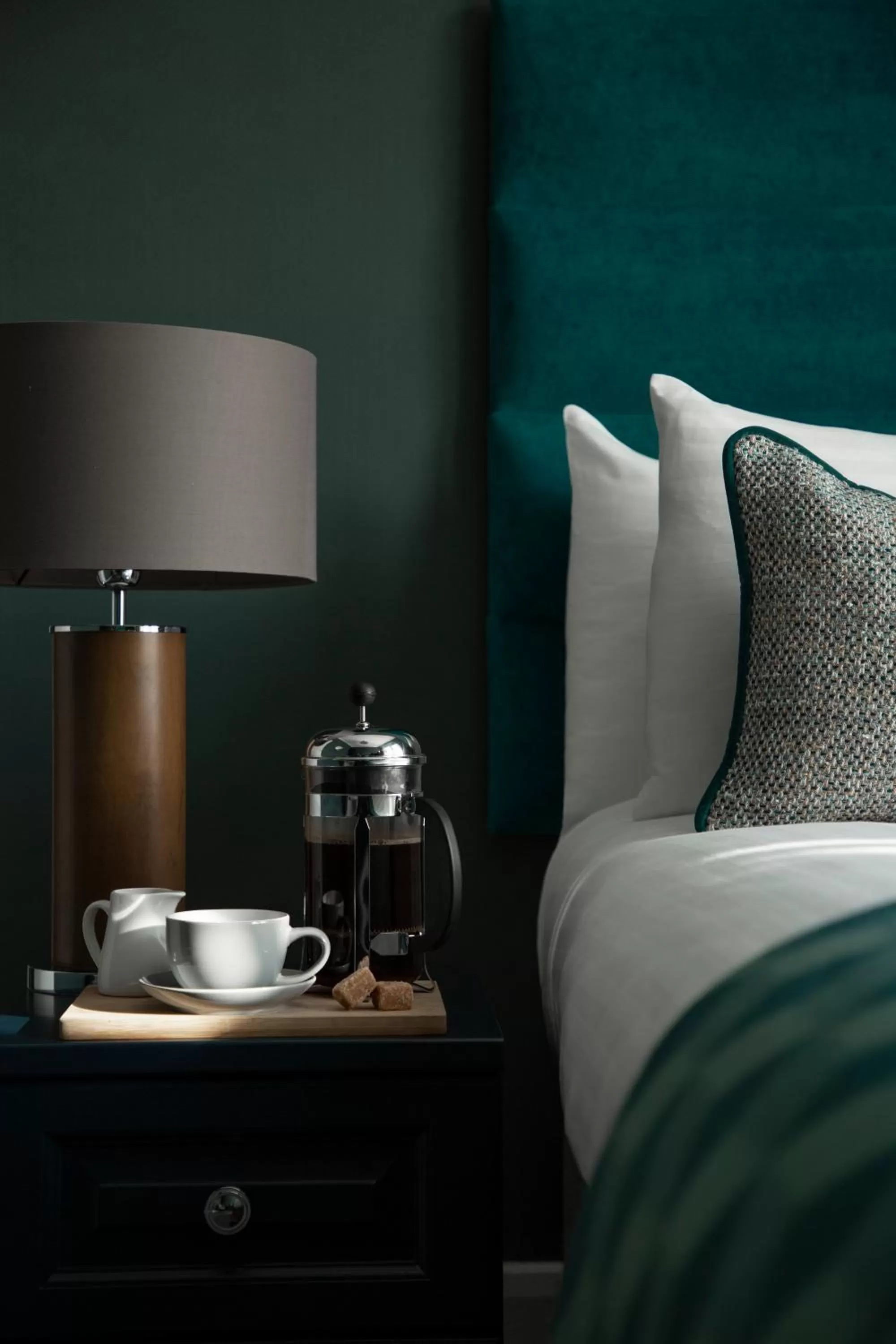 Bedroom, Bed in Orchard Park Hotel