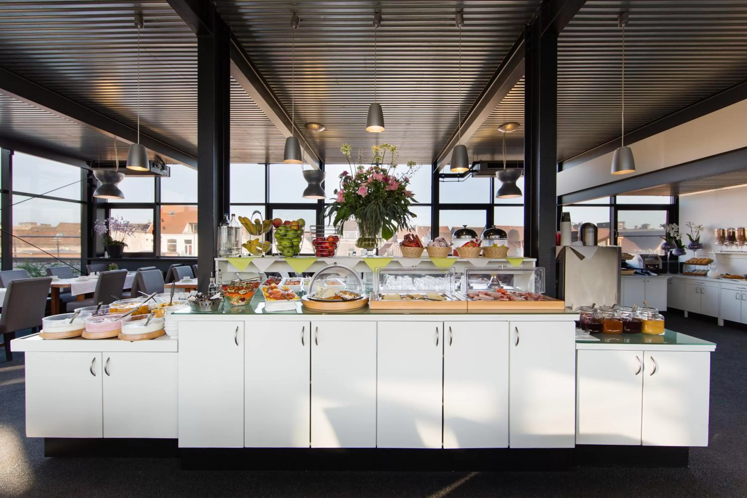 Restaurant/places to eat in Ghent River Hotel