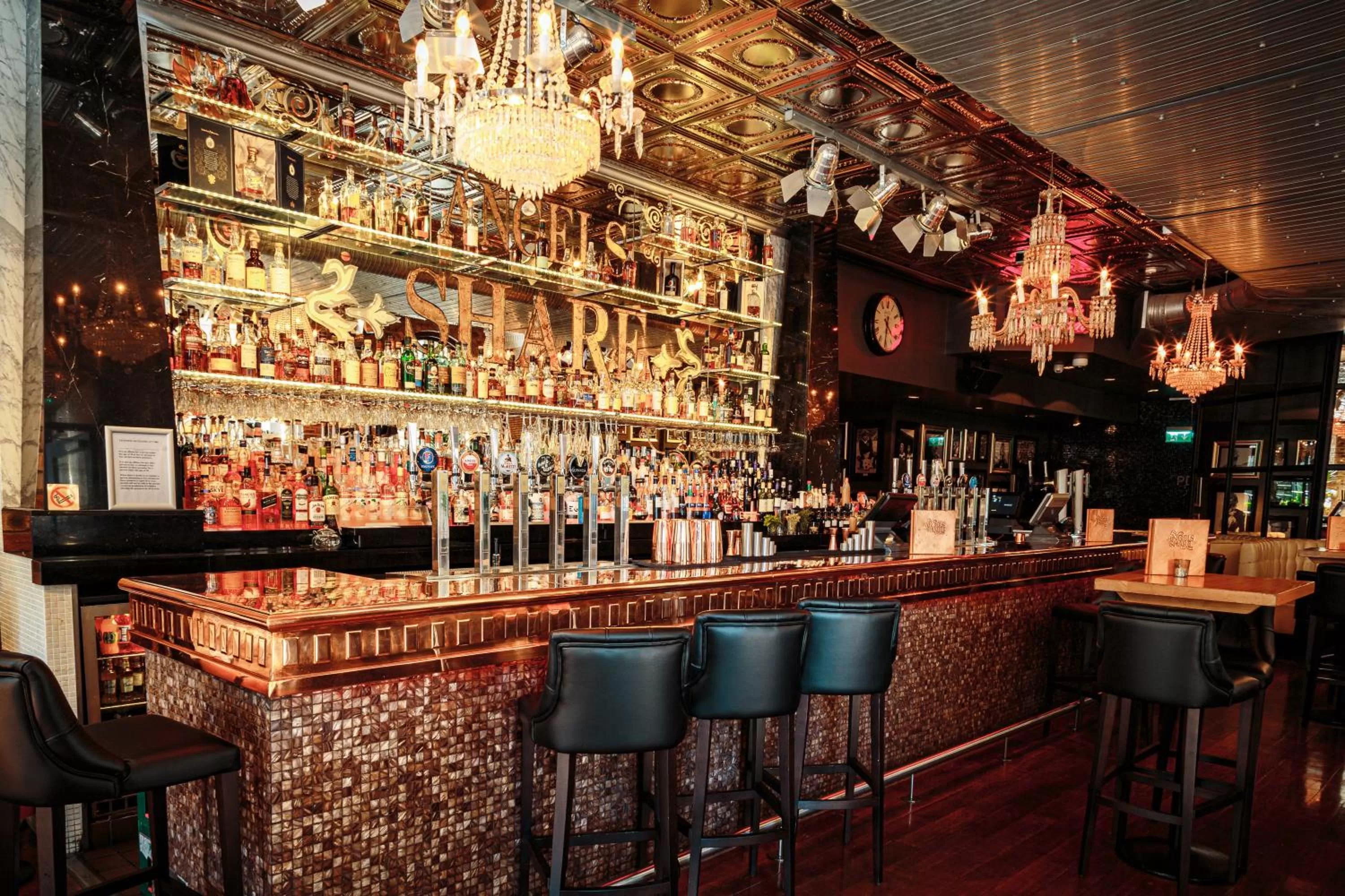 Lounge or bar in Angels Share Hotel