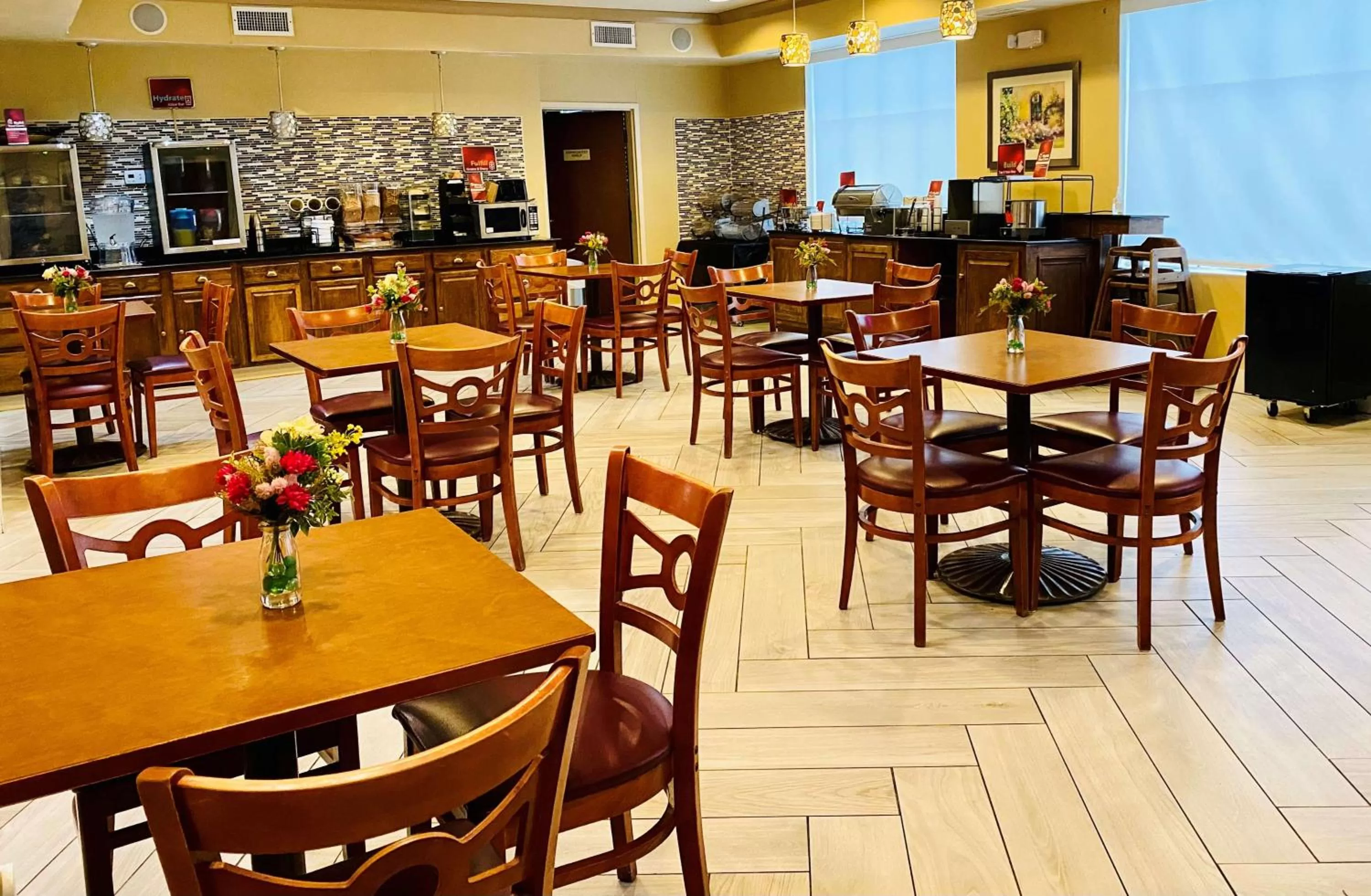 Breakfast in Best Western PLUS Hannaford Inn & Suites