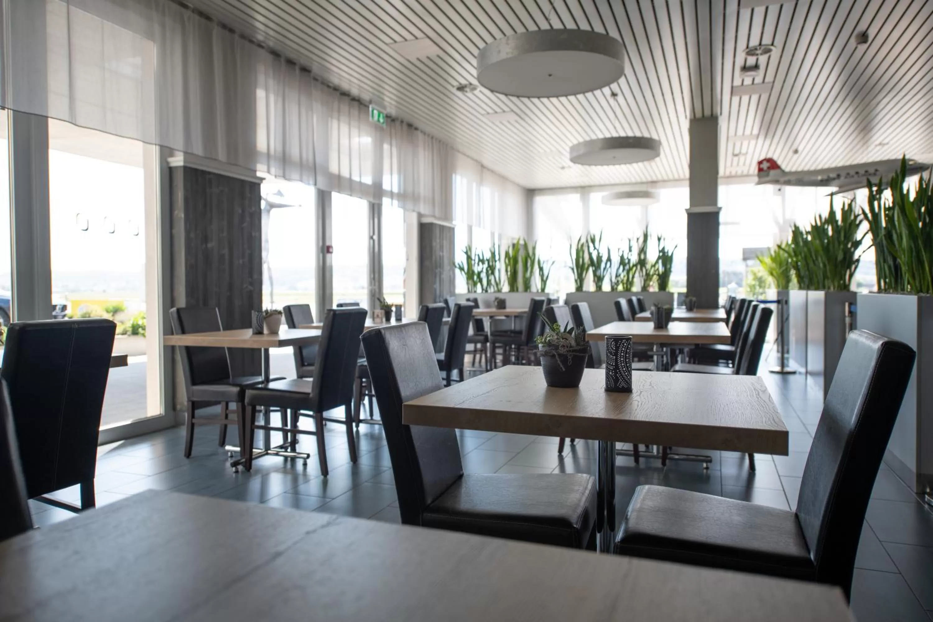 Restaurant/places to eat in Airporthotel Grenchen