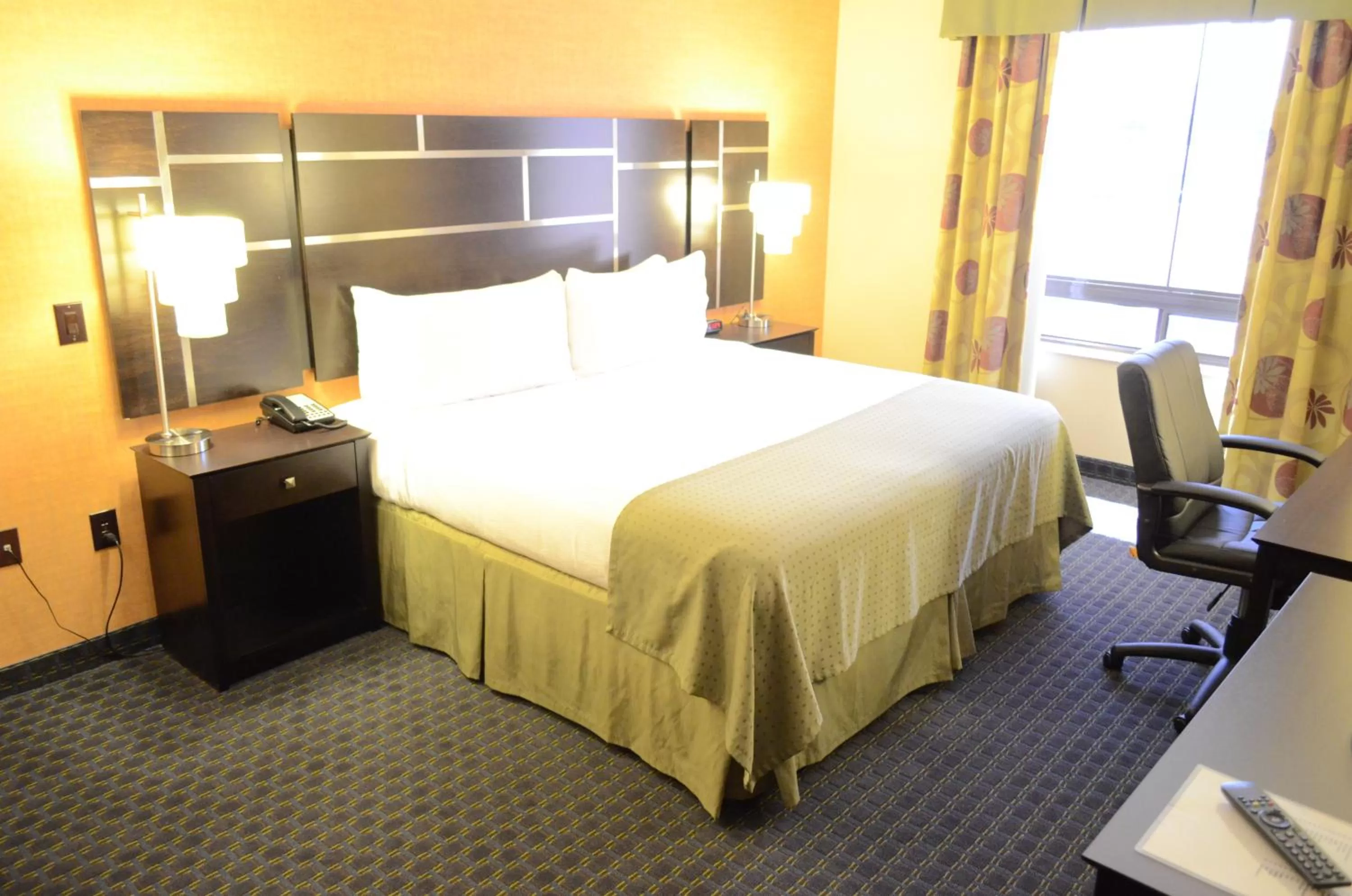 Bed in Holiday Inn Houston East-Channelview by IHG
