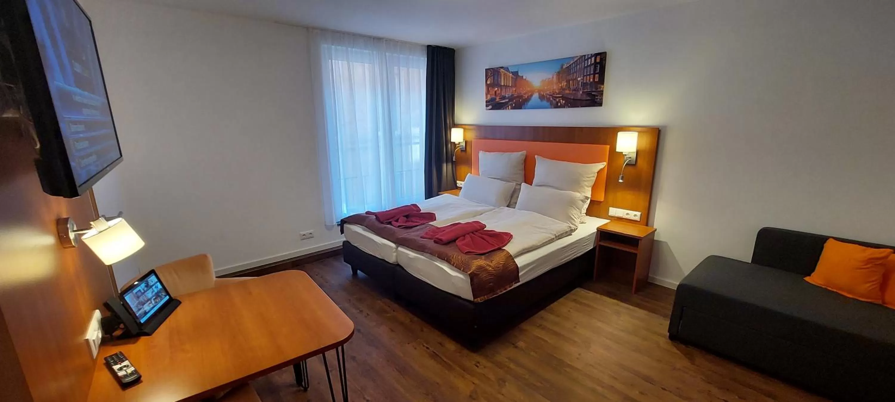 Photo of the whole room, Bed in Hotel Amber Altstadt