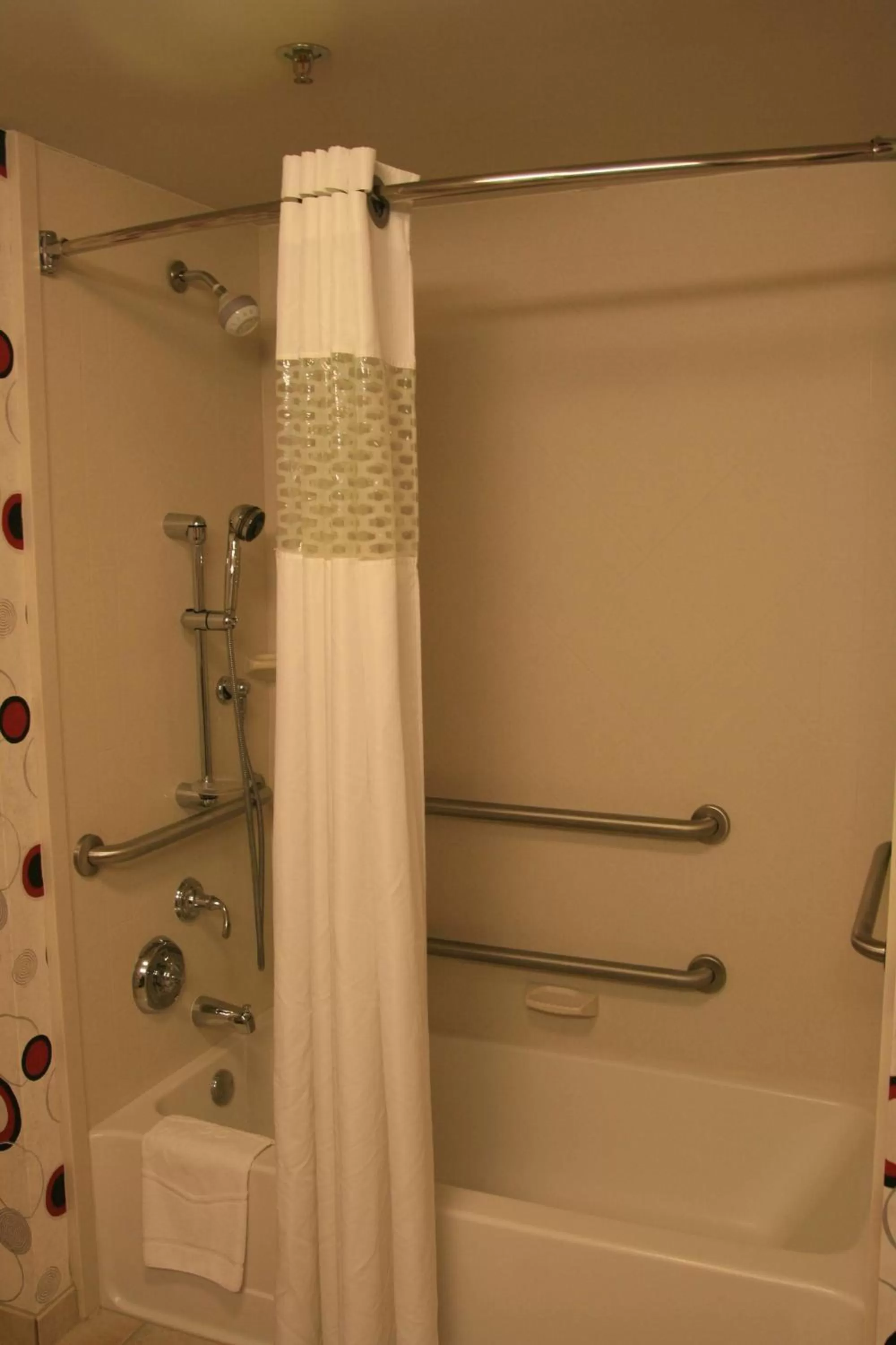 Bathroom in Hampton Inn Birmingham/Leeds