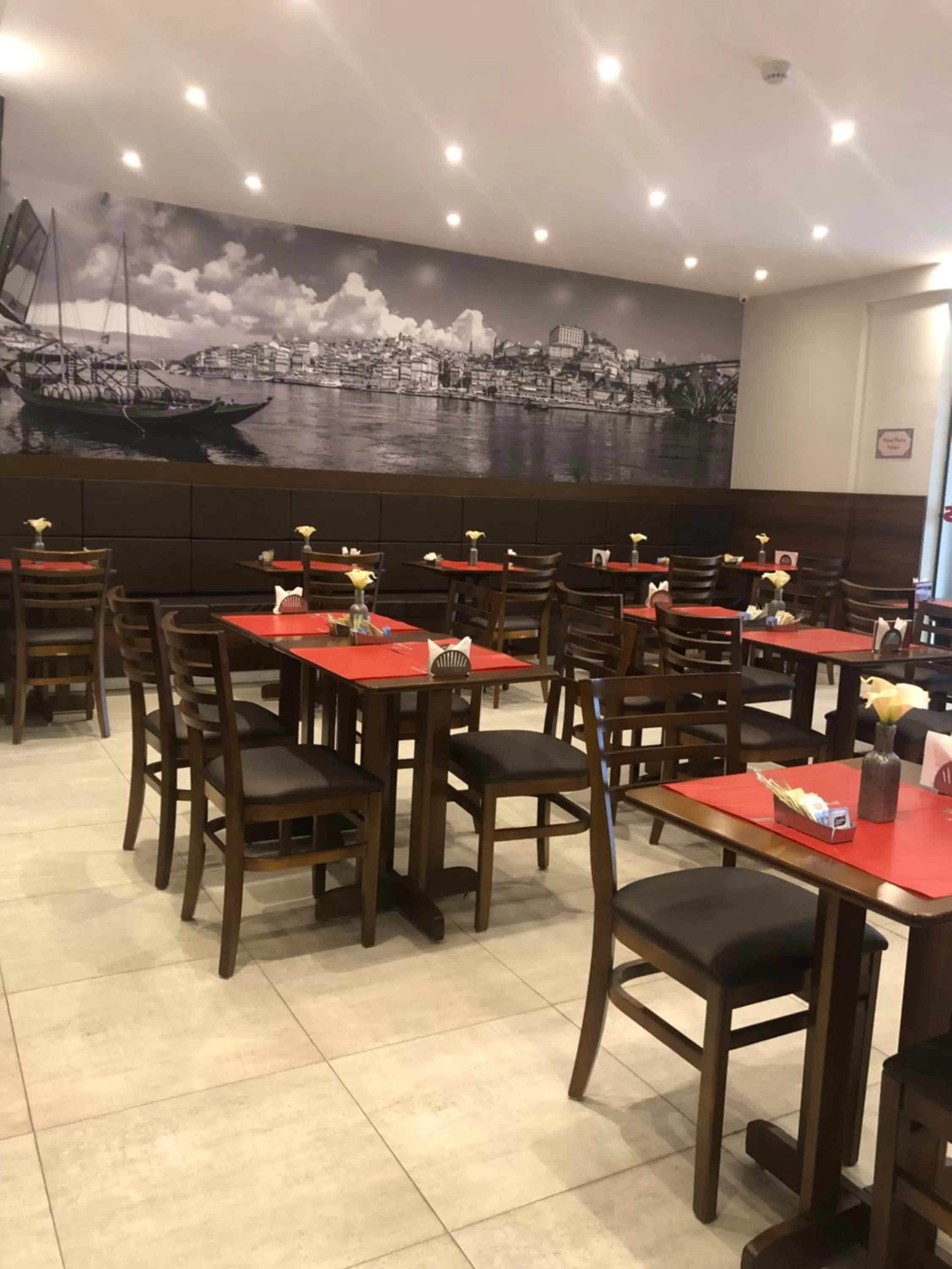 Restaurant/places to eat in Jandira Premiêr Hotel